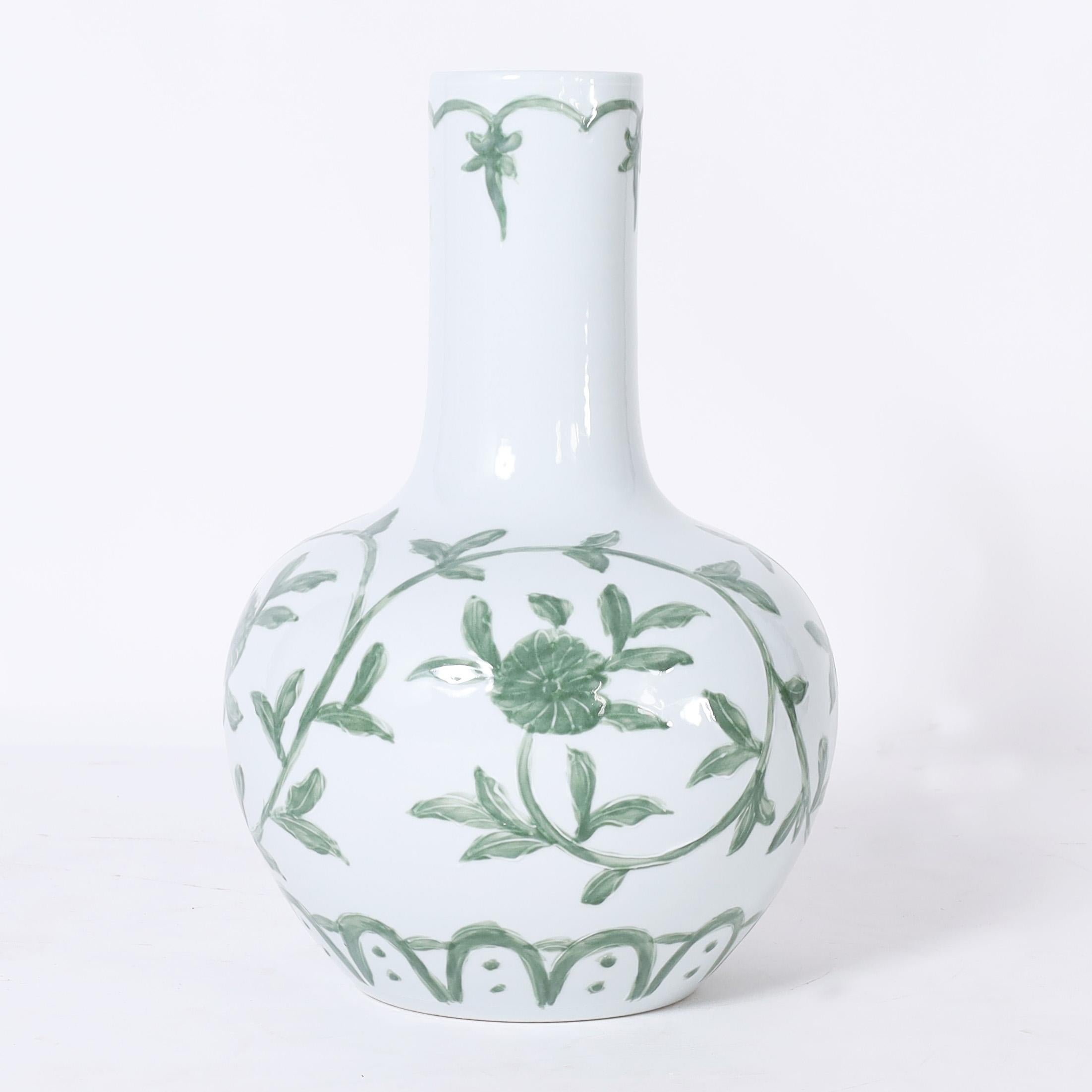 Pair of Chinese Porcelain Green and White Vases In Excellent Condition For Sale In Palm Beach, FL