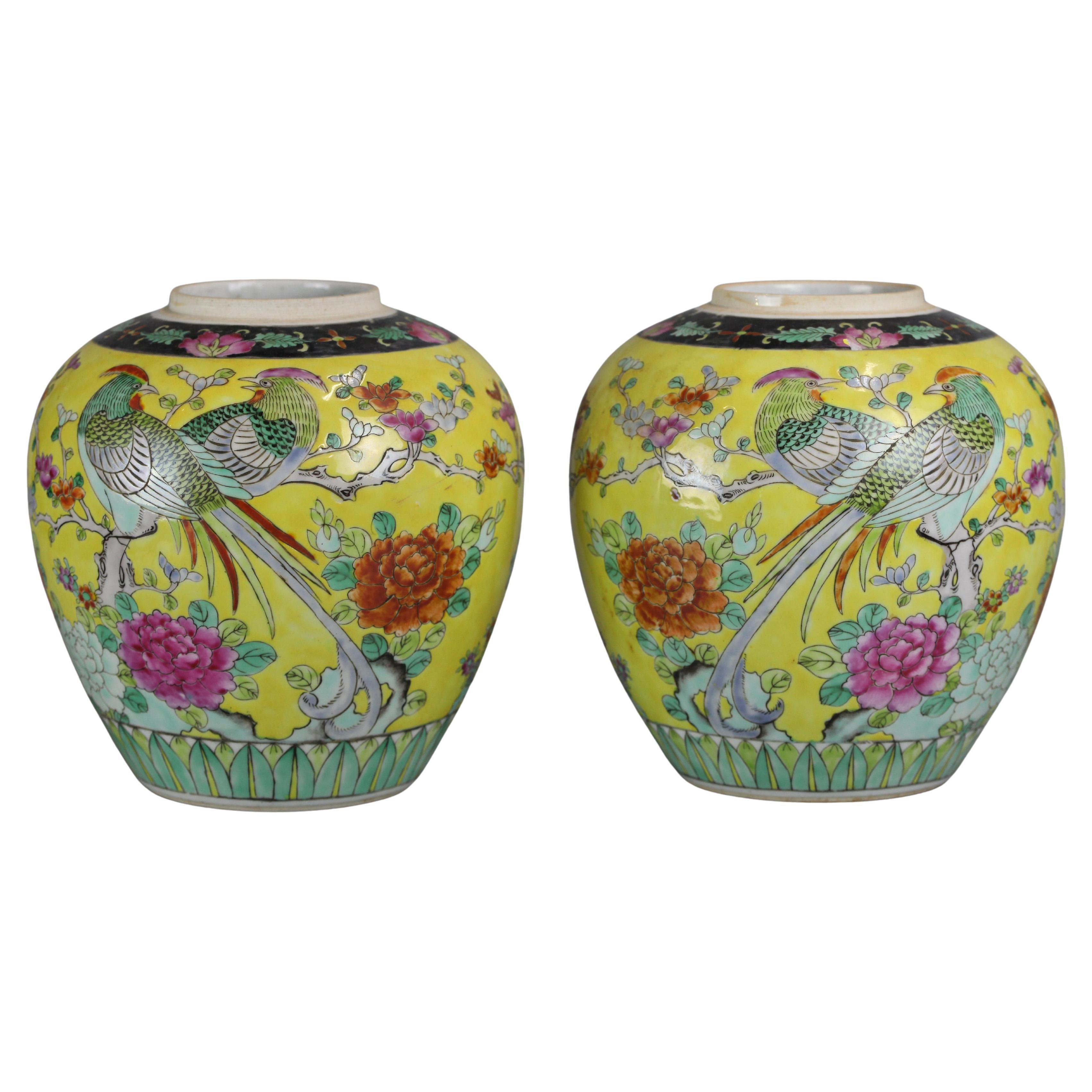 Pareja de jarras de porcelana china, época republicana en venta