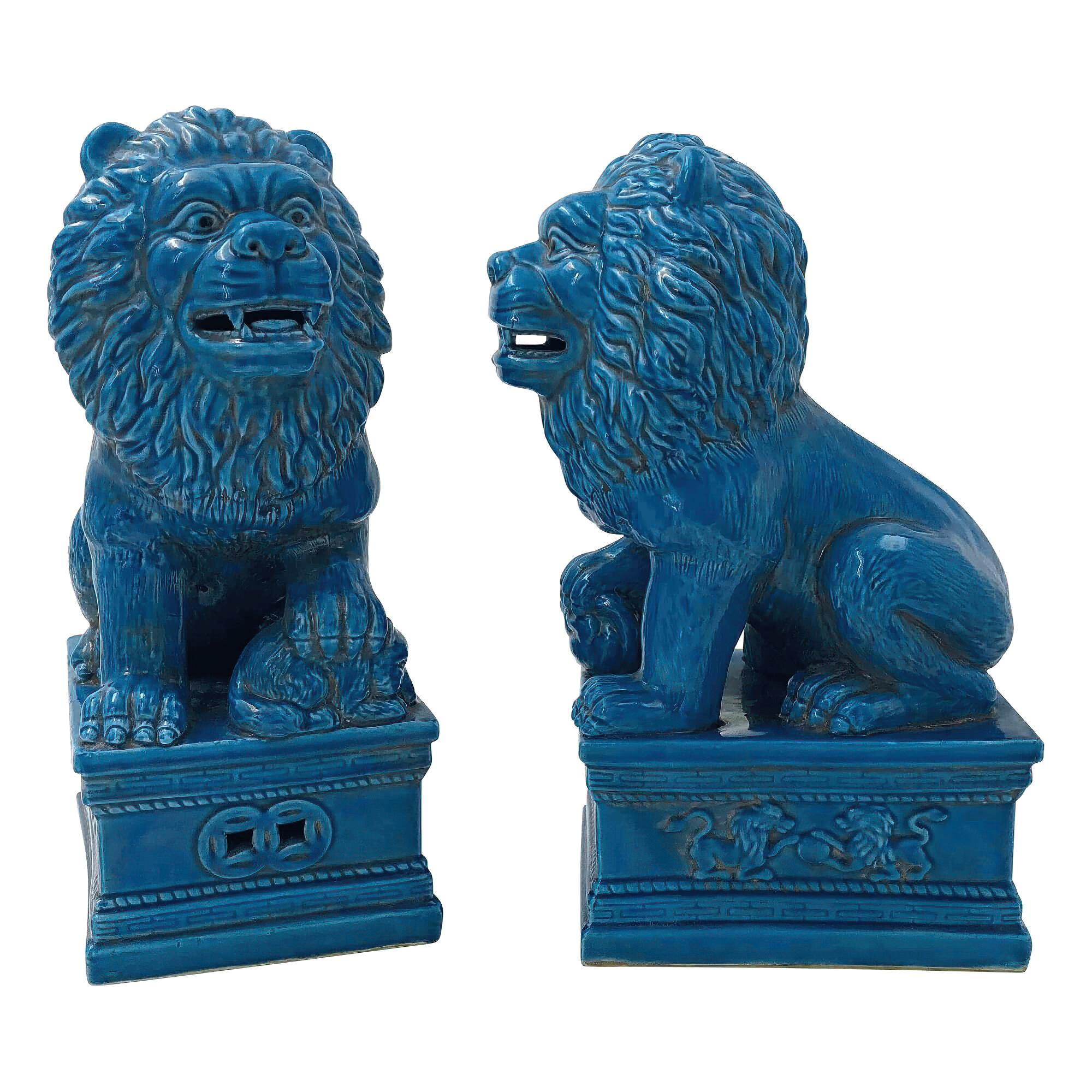 Chinoiserie Pair of Chinese Porcelain Lions