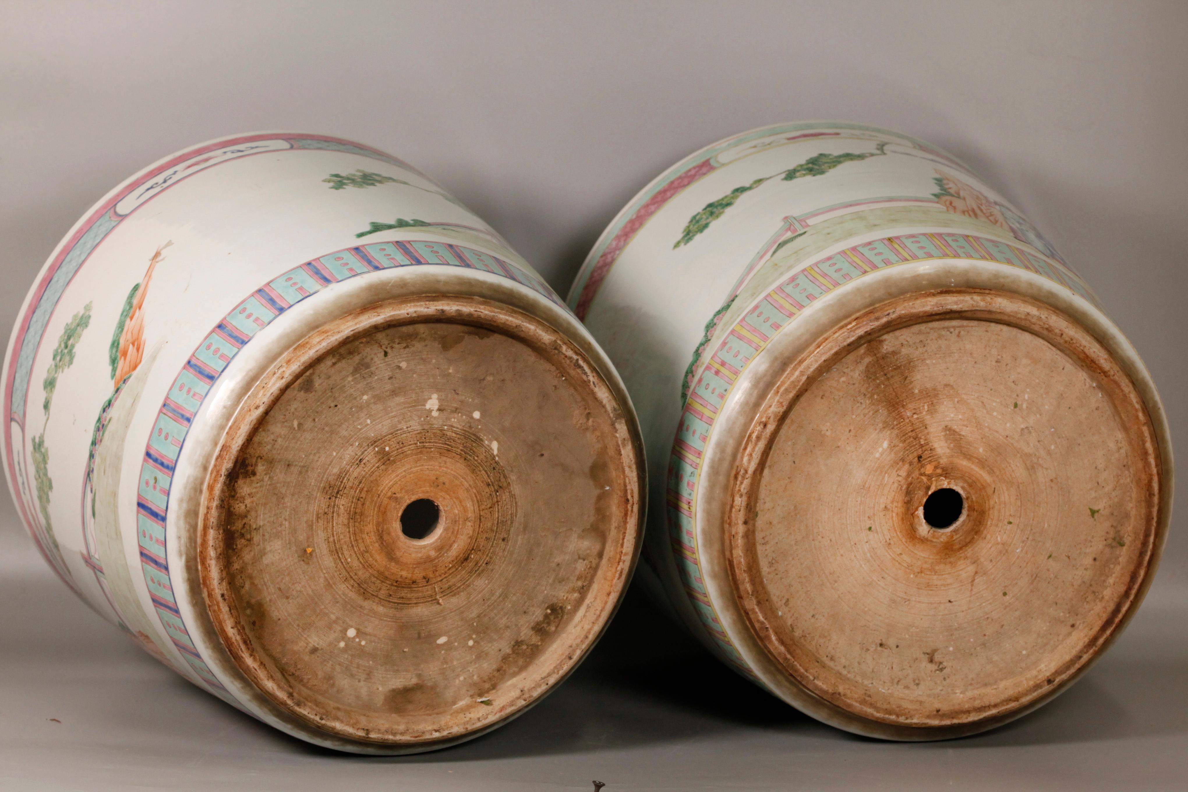 pair of Chinese porcelain planters, Republican period In Good Condition For Sale In New York, NY