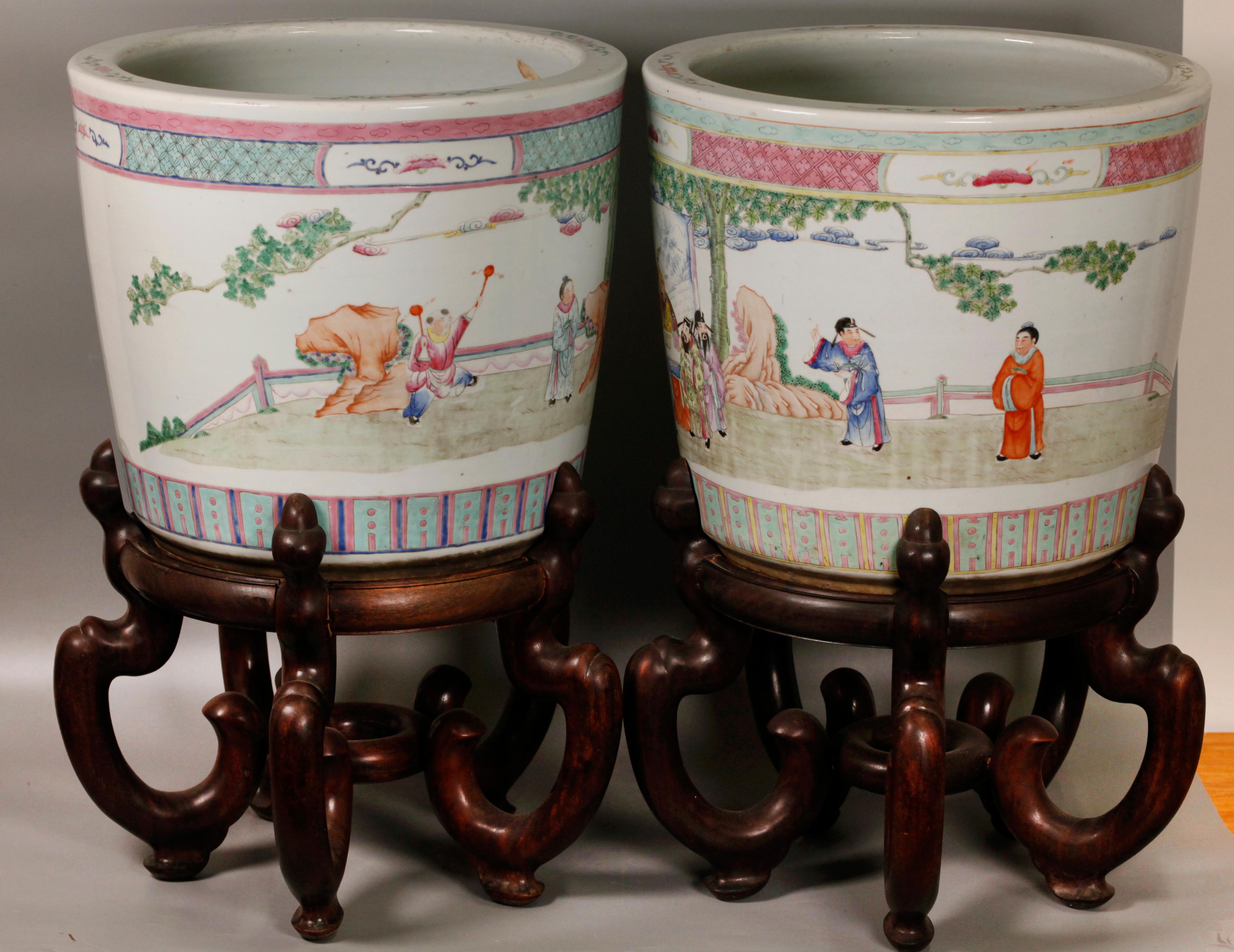 pair of Chinese porcelain planters, Republican period For Sale 1