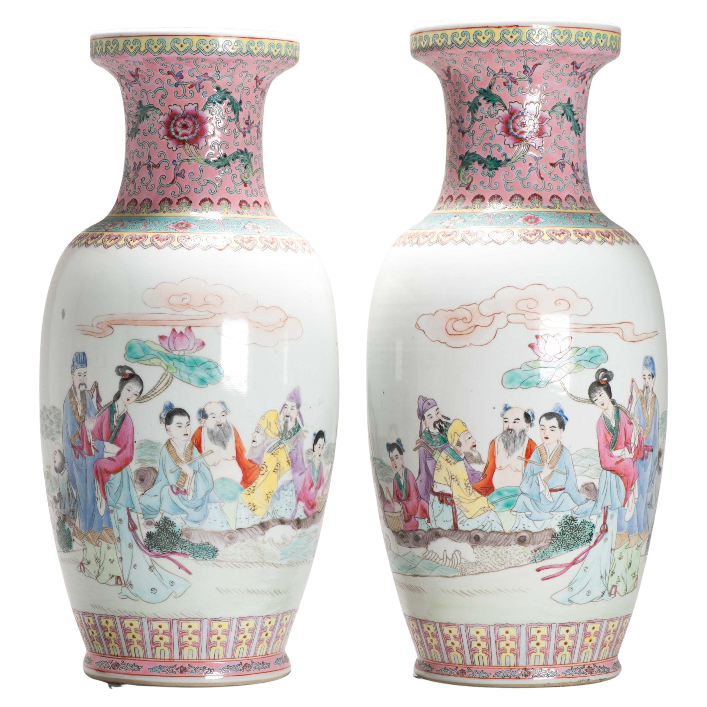 Paar chinesische Porzellan PROC Vasen Unsterbliche Qianlong markiert, 1970er/80er Jahre