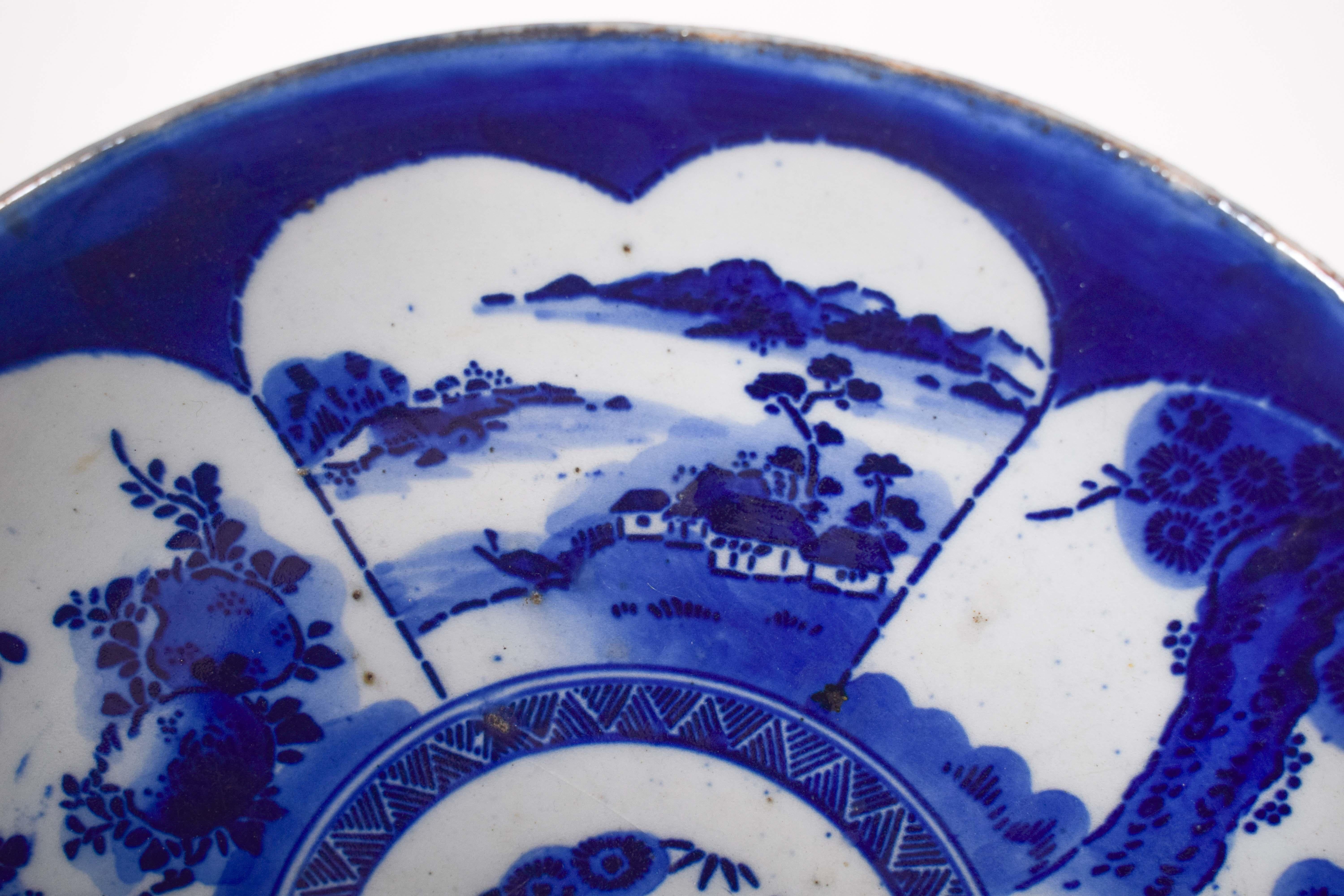 Rococo Pair of Chinese Porcelain Saucers For Sale