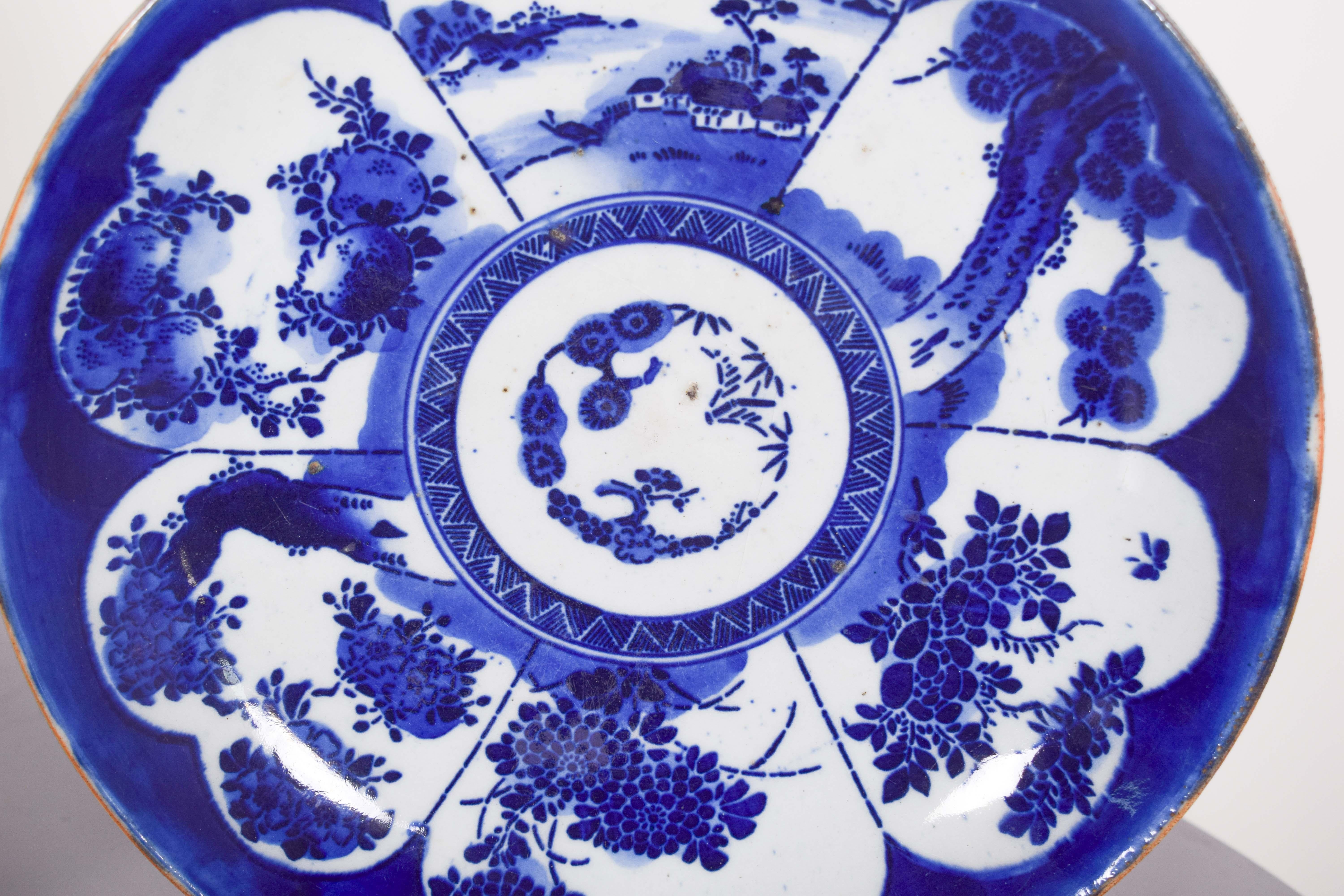 19th Century Pair of Chinese Porcelain Saucers For Sale