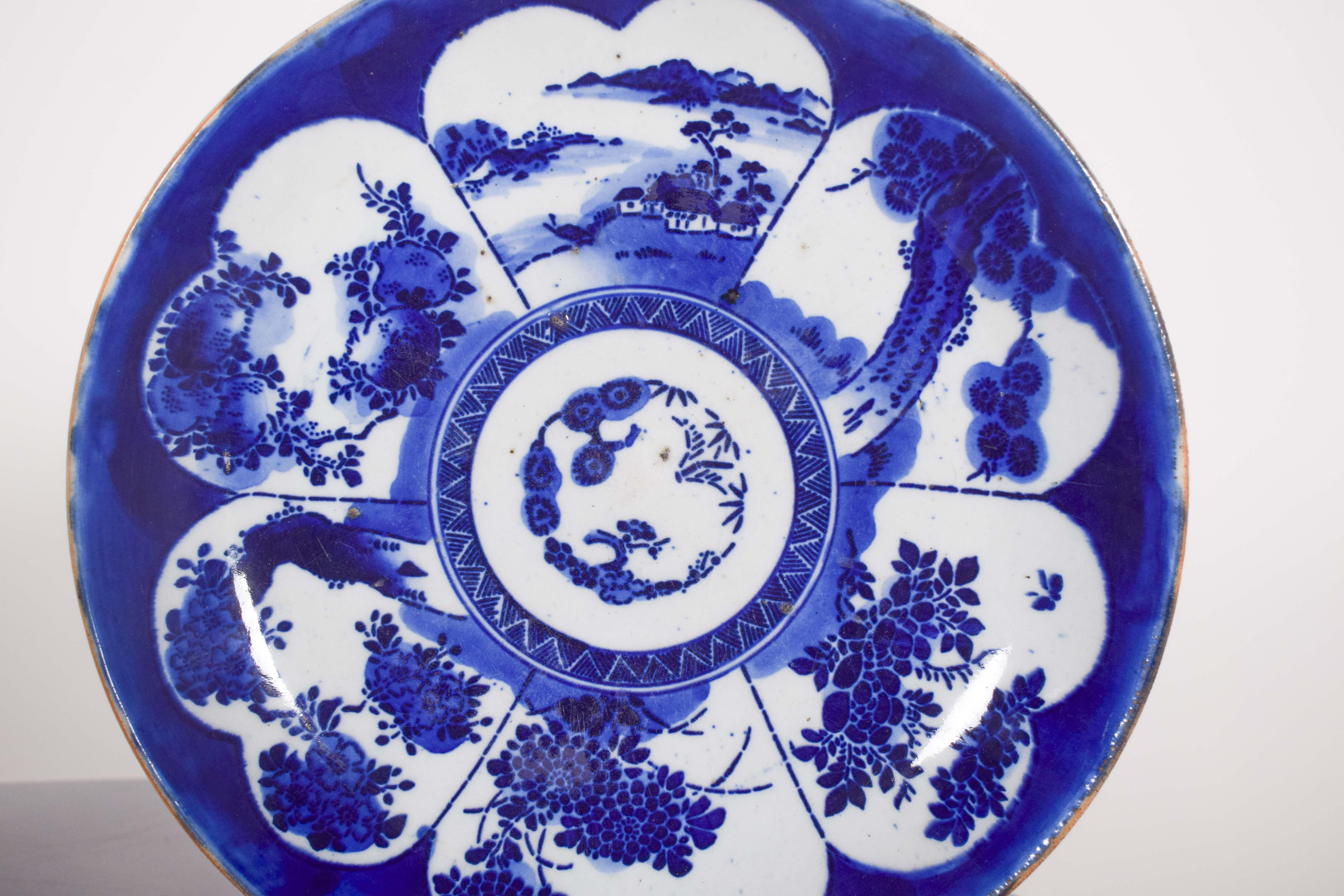 Pair of Chinese Porcelain Saucers For Sale 1