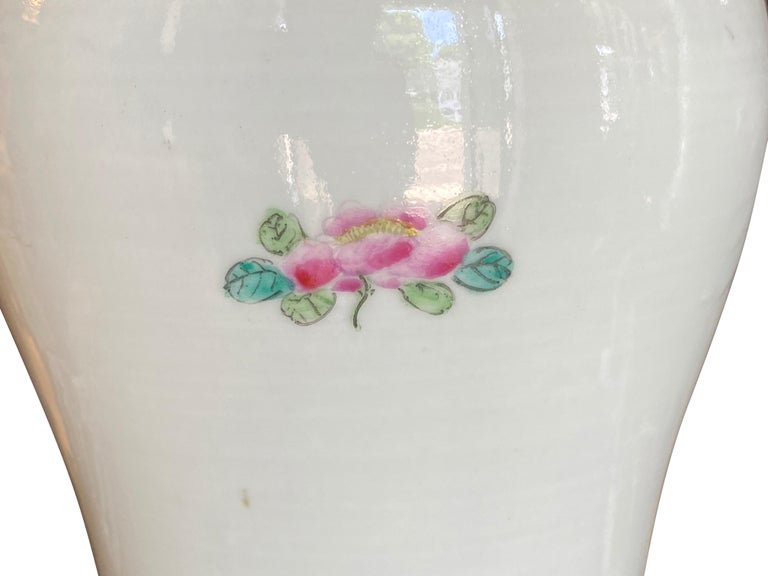 Pair of Chinese Porcelain Table Lamps For Sale 7