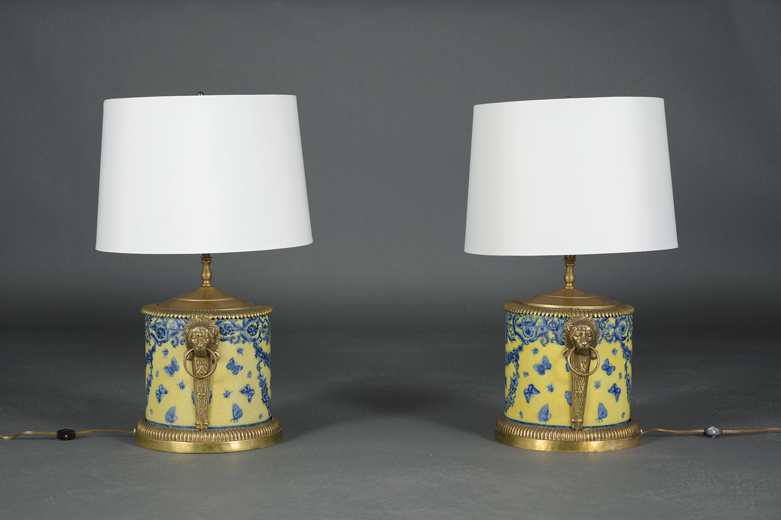 Pair of French Chinoiserie Porcelain & Brass Table Lamps with Floral Design For Sale 6