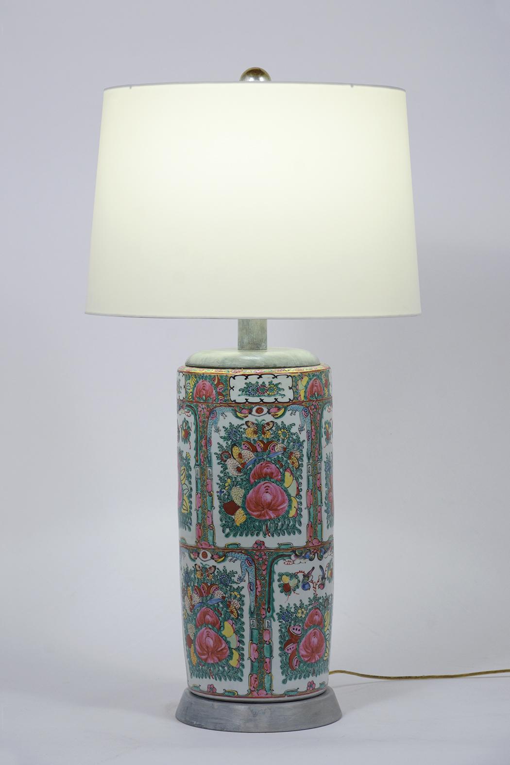 Chinese Export Extraordinary Pair of Chinese Porcelain Table Lamps For Sale