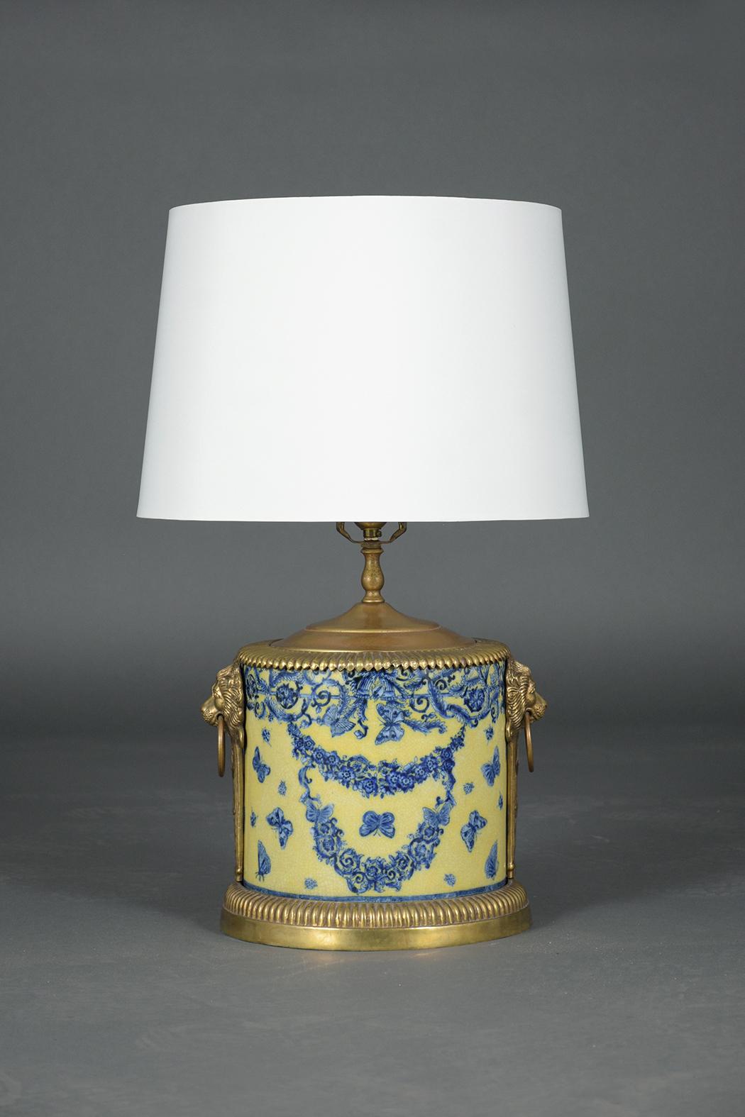 Pair of French Chinoiserie Porcelain & Brass Table Lamps with Floral Design In Good Condition For Sale In Los Angeles, CA