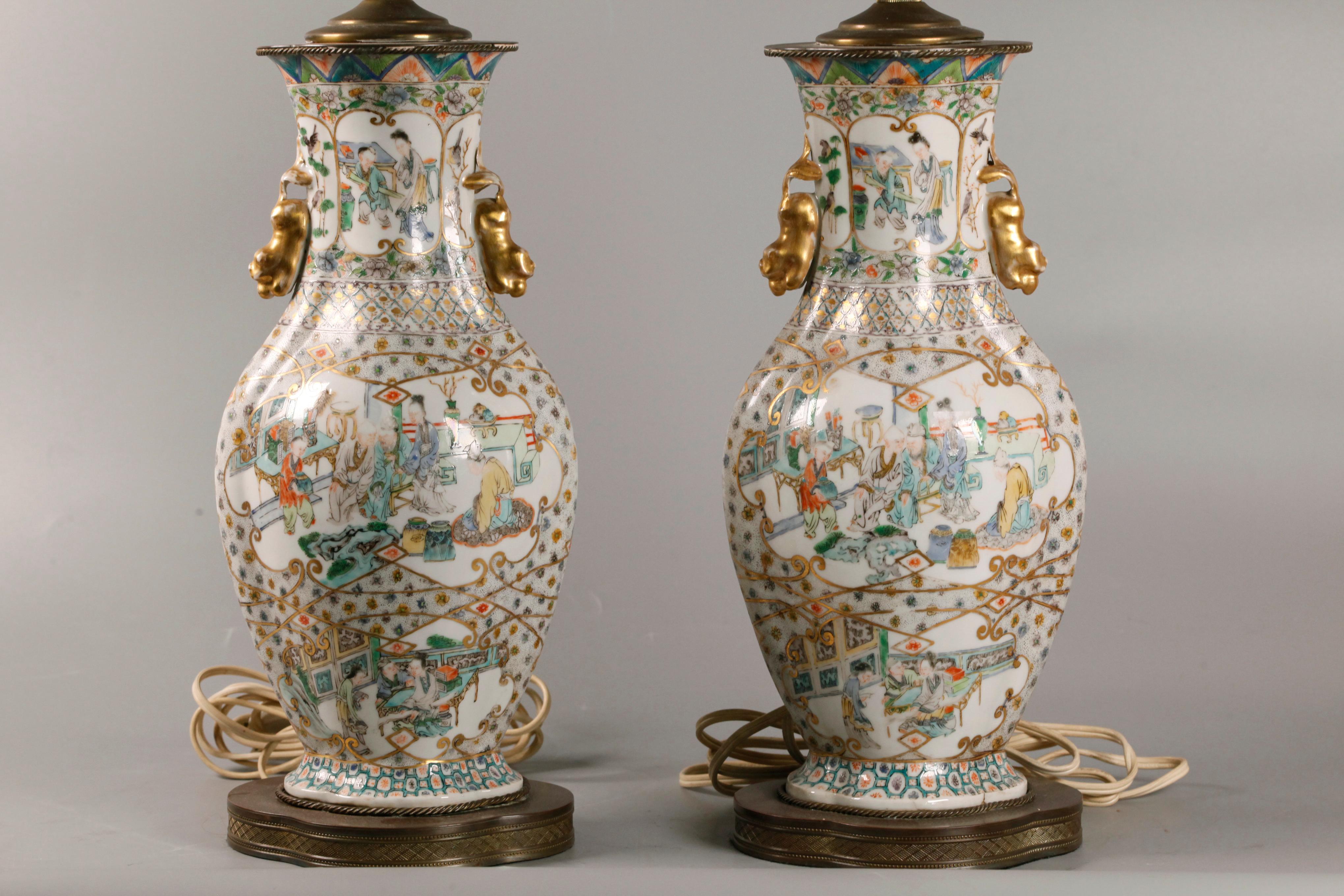 18th Century pair of Chinese porcelain vases, 18th c. For Sale