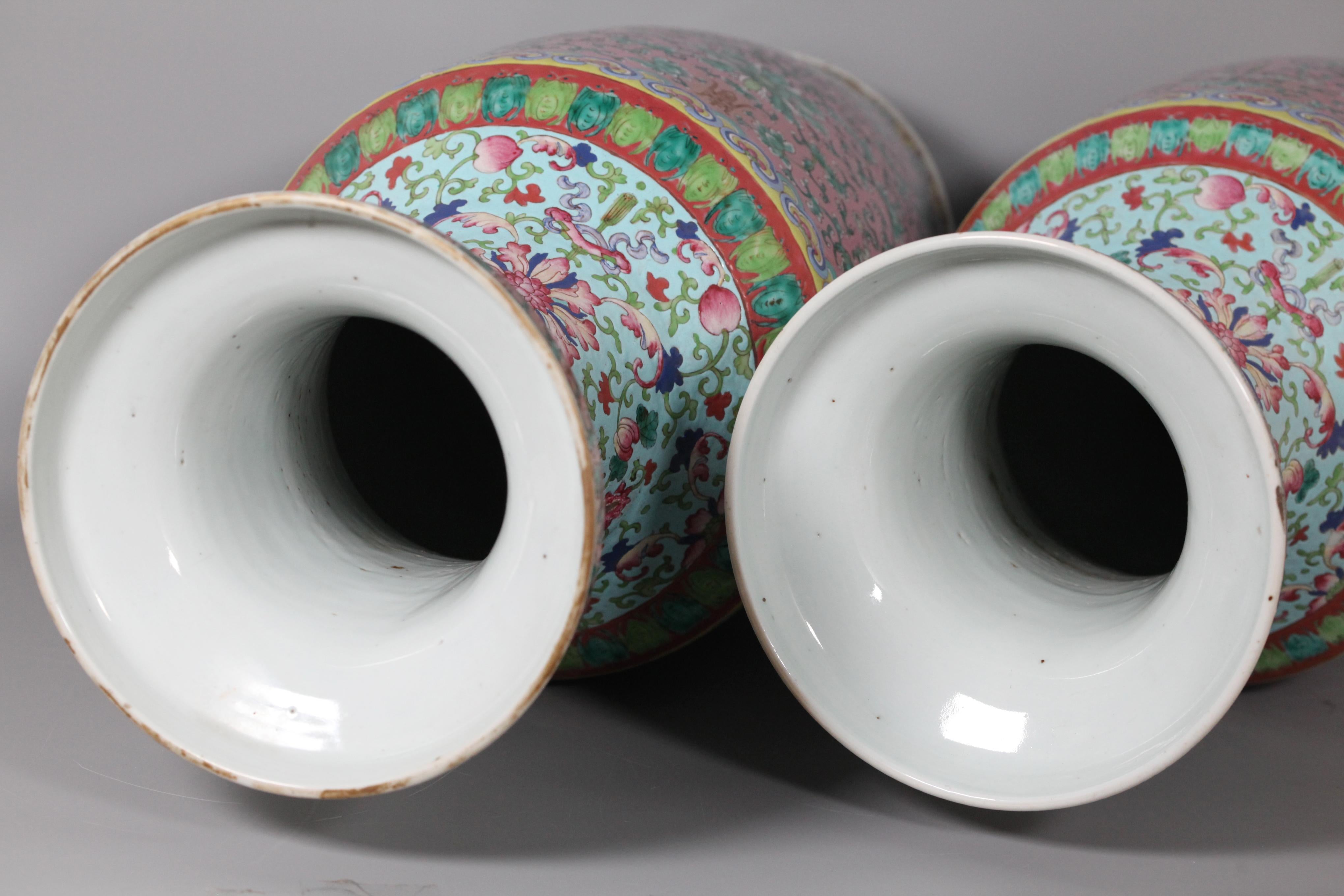 20th Century Pair of Chinese Porcelain Vases For Sale