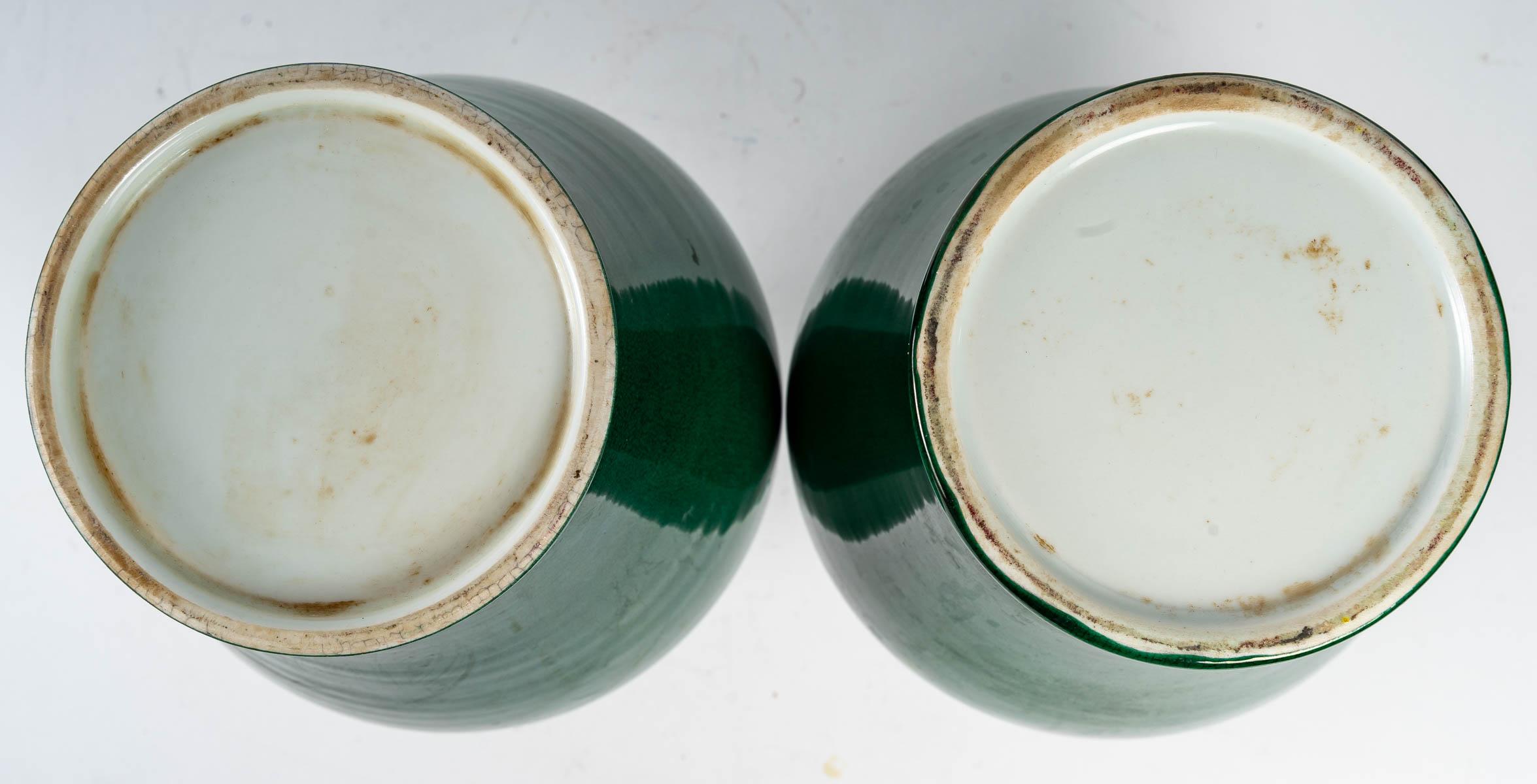 Paar chinesische Porzellanvasen, 20. Jahrhundert, Paar
Ein Paar chinesische Porzellanvasen in tiefem Smaragdgrün, 20.
Perfekter Zustand (einige Kratzer in der Glasur)
H: 30 cm, B: 15 cm
ref 3153