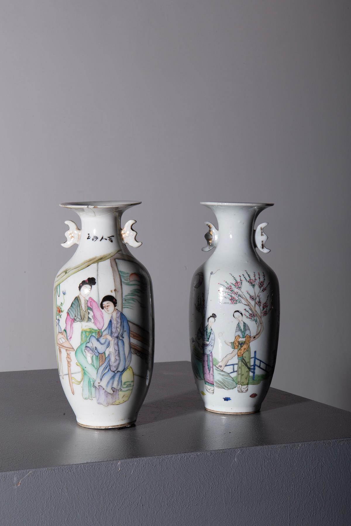 Pair of Chinese porcelain vases For Sale 4
