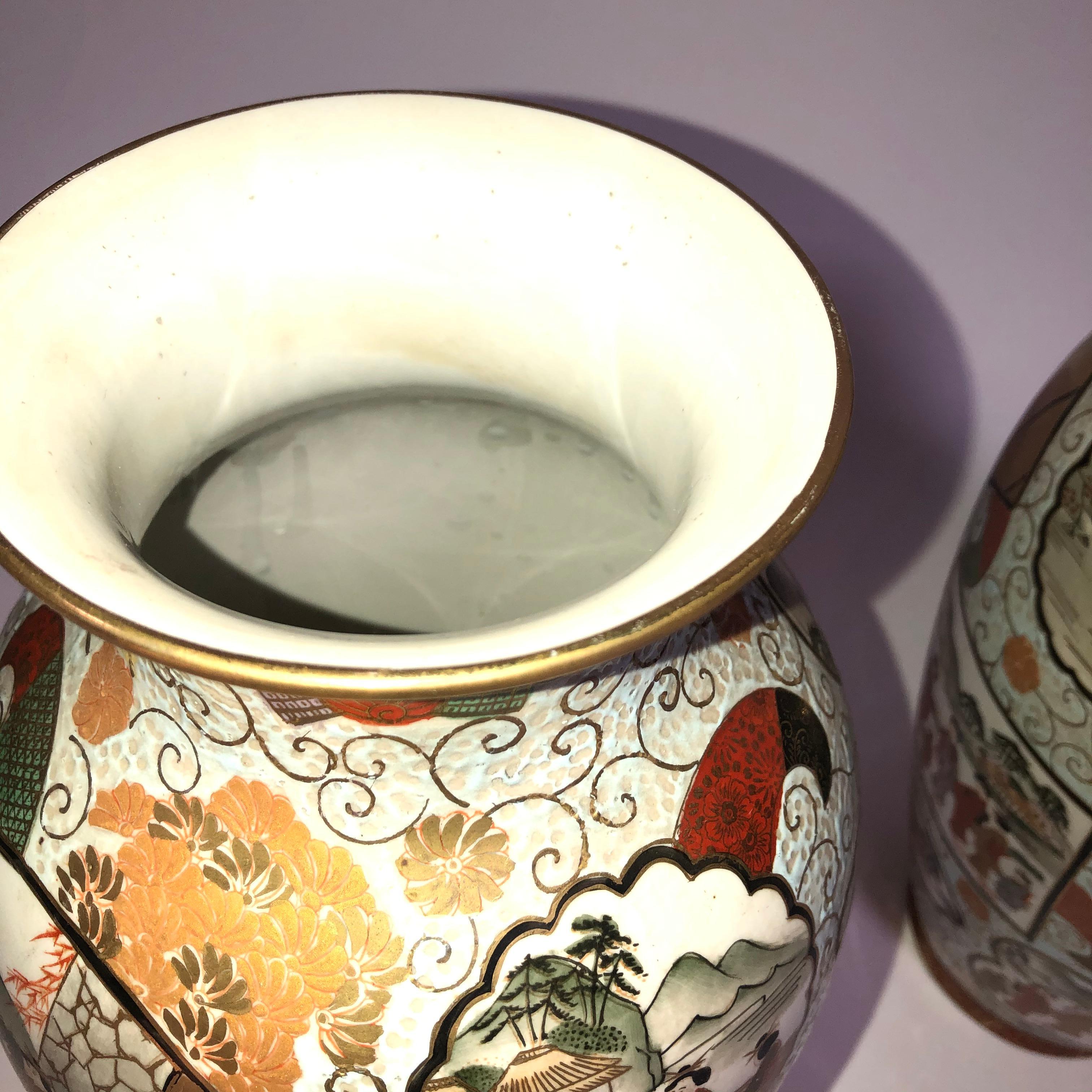 Paar chinesische Porzellanvasen (19. Jahrhundert) im Angebot