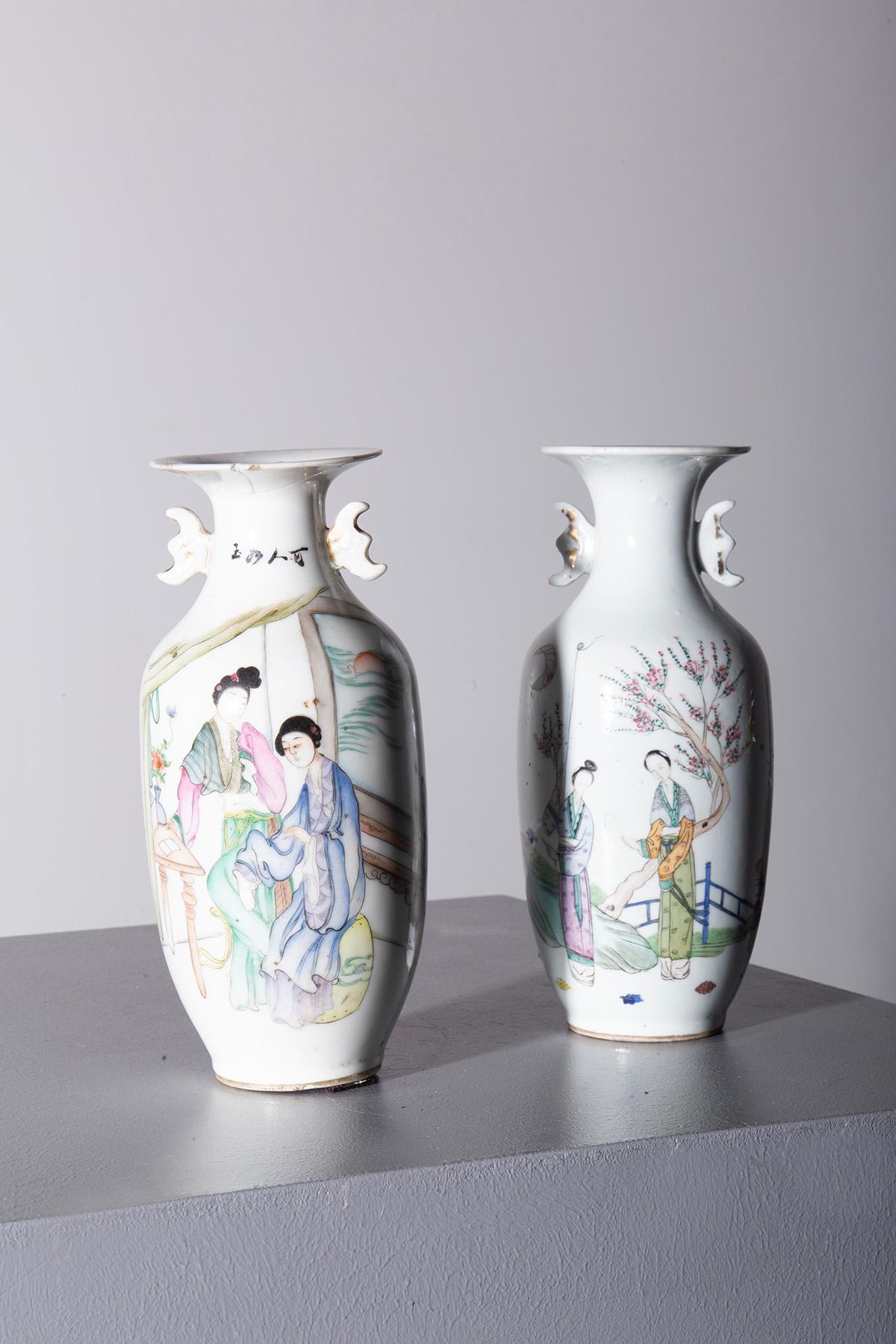 Pair of Chinese porcelain vases For Sale 1