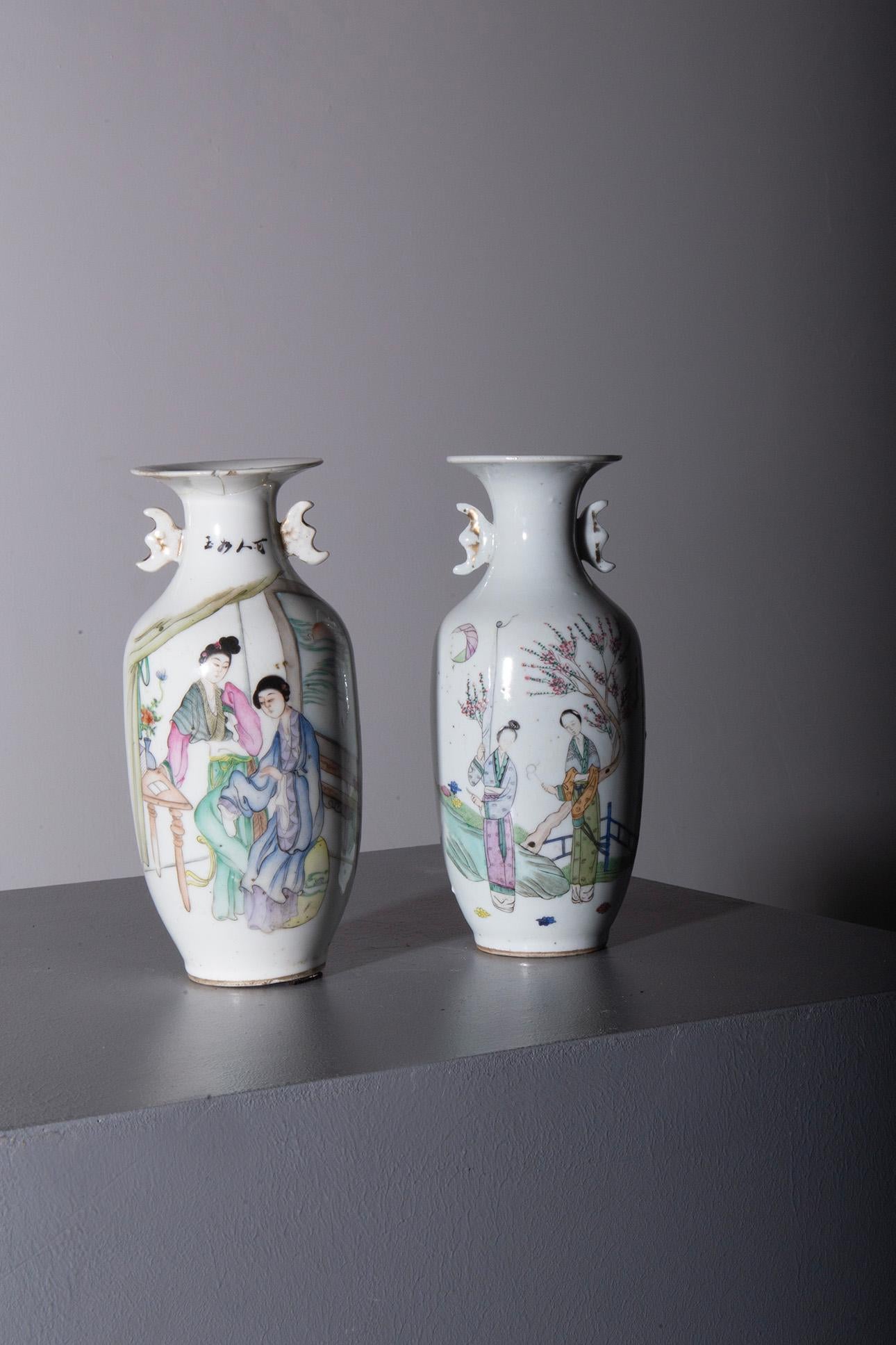 Pair of Chinese porcelain vases For Sale 2