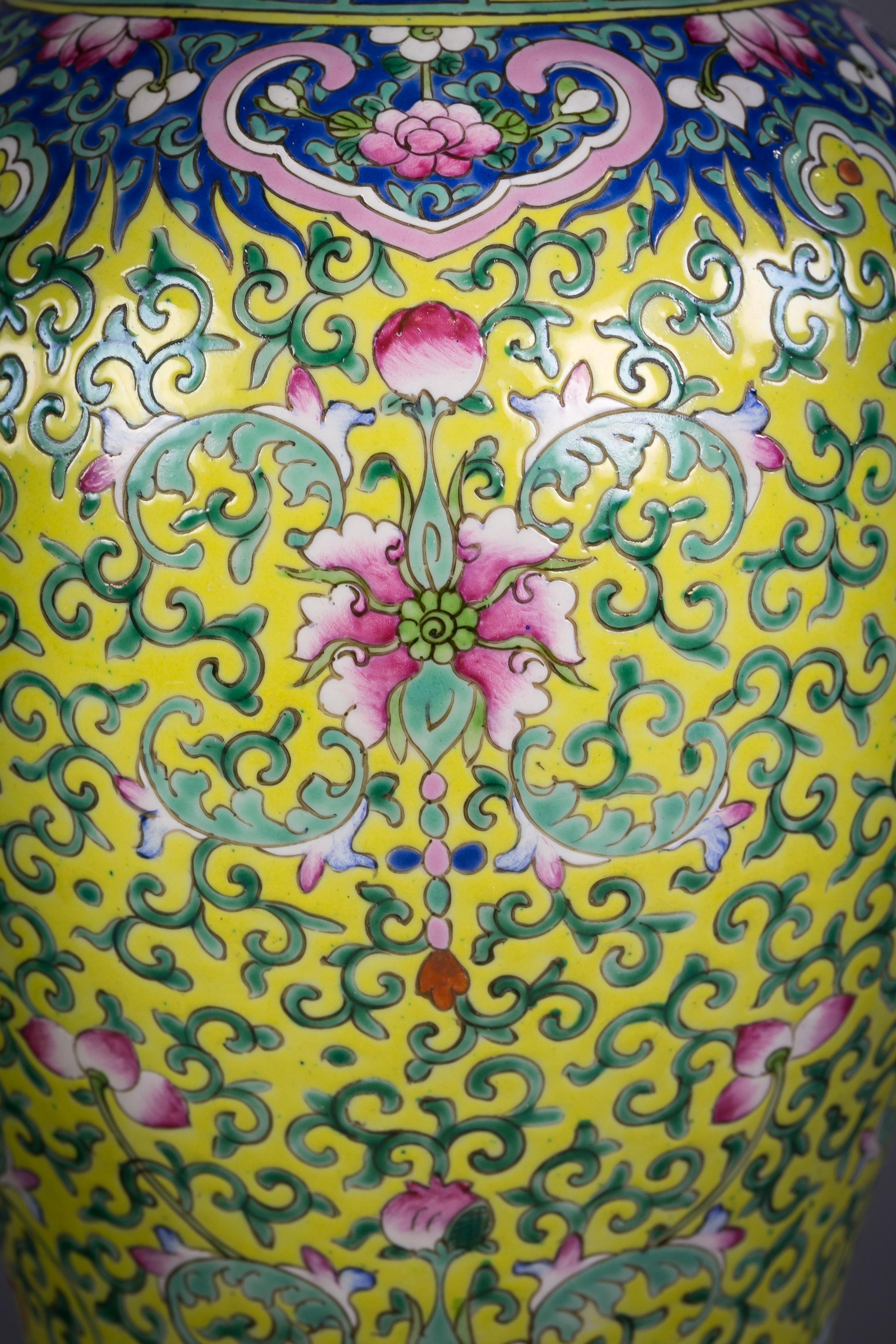 chinese famille rose vase