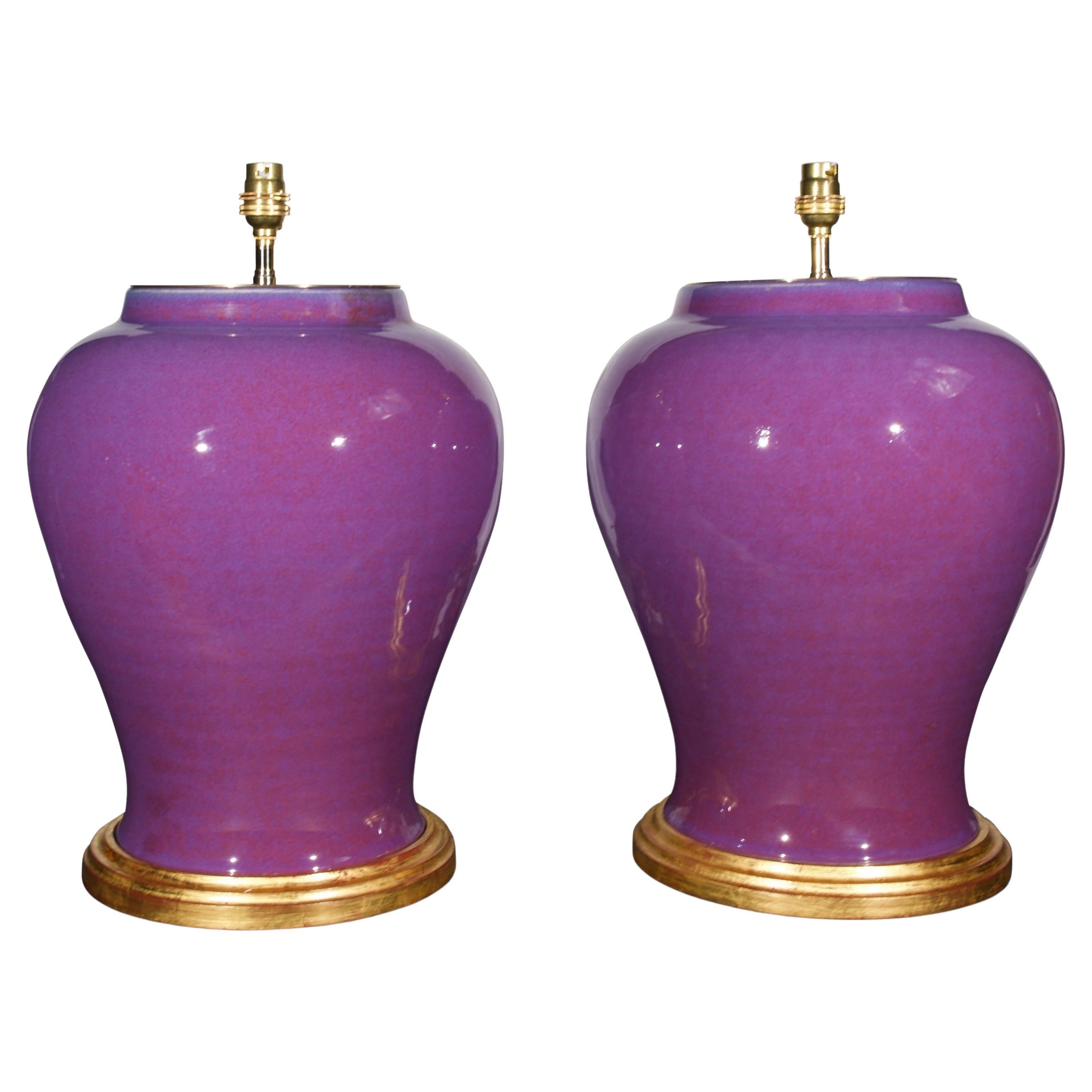 Paire de lampes de bureau chinoises en porcelaine à glaçure violette