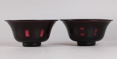 Paire de bols chinois en verre de Pékin violet