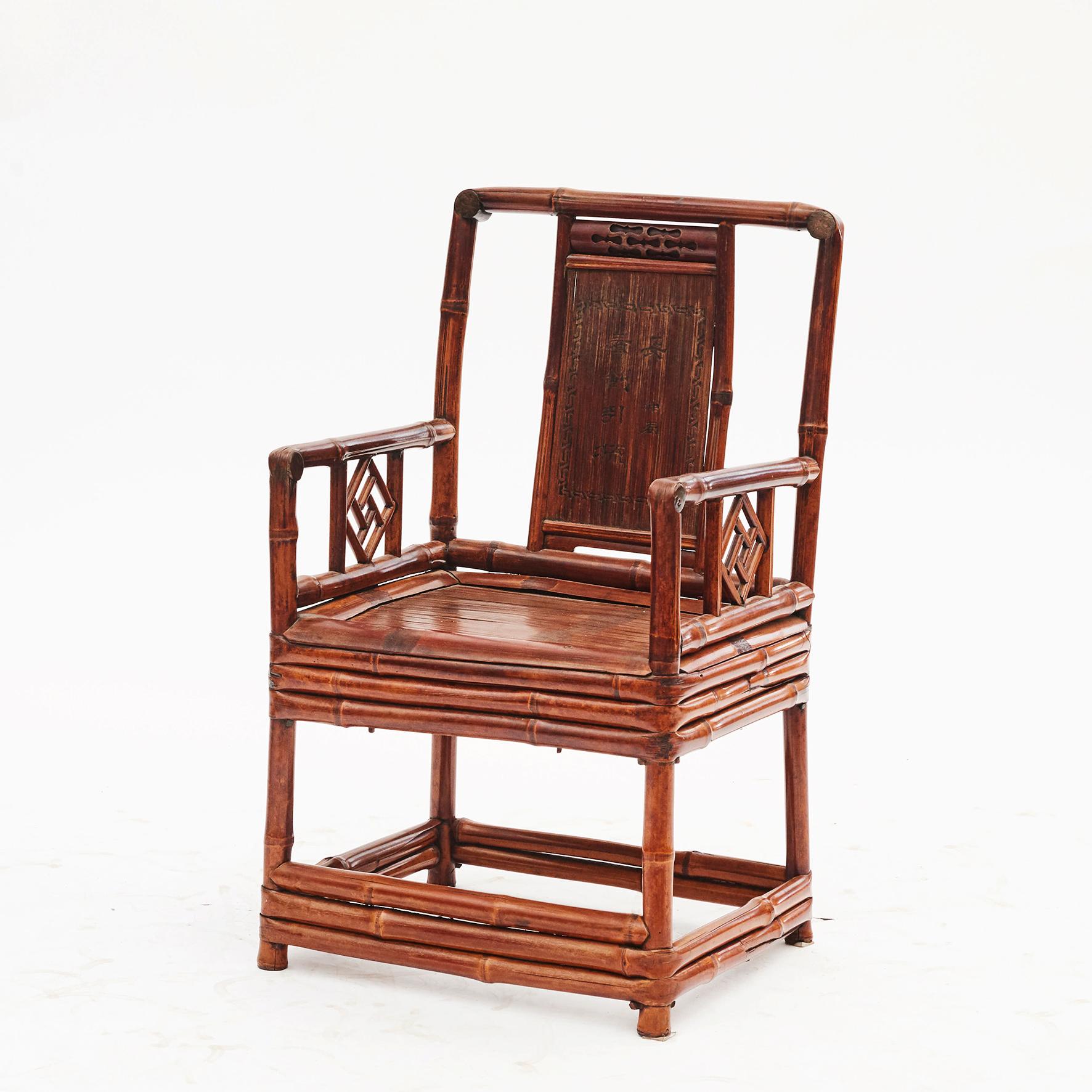 Paar chinesische Qing-Dynastie Bambus Stühle mit Kalligraphie (Chinesisch) im Angebot