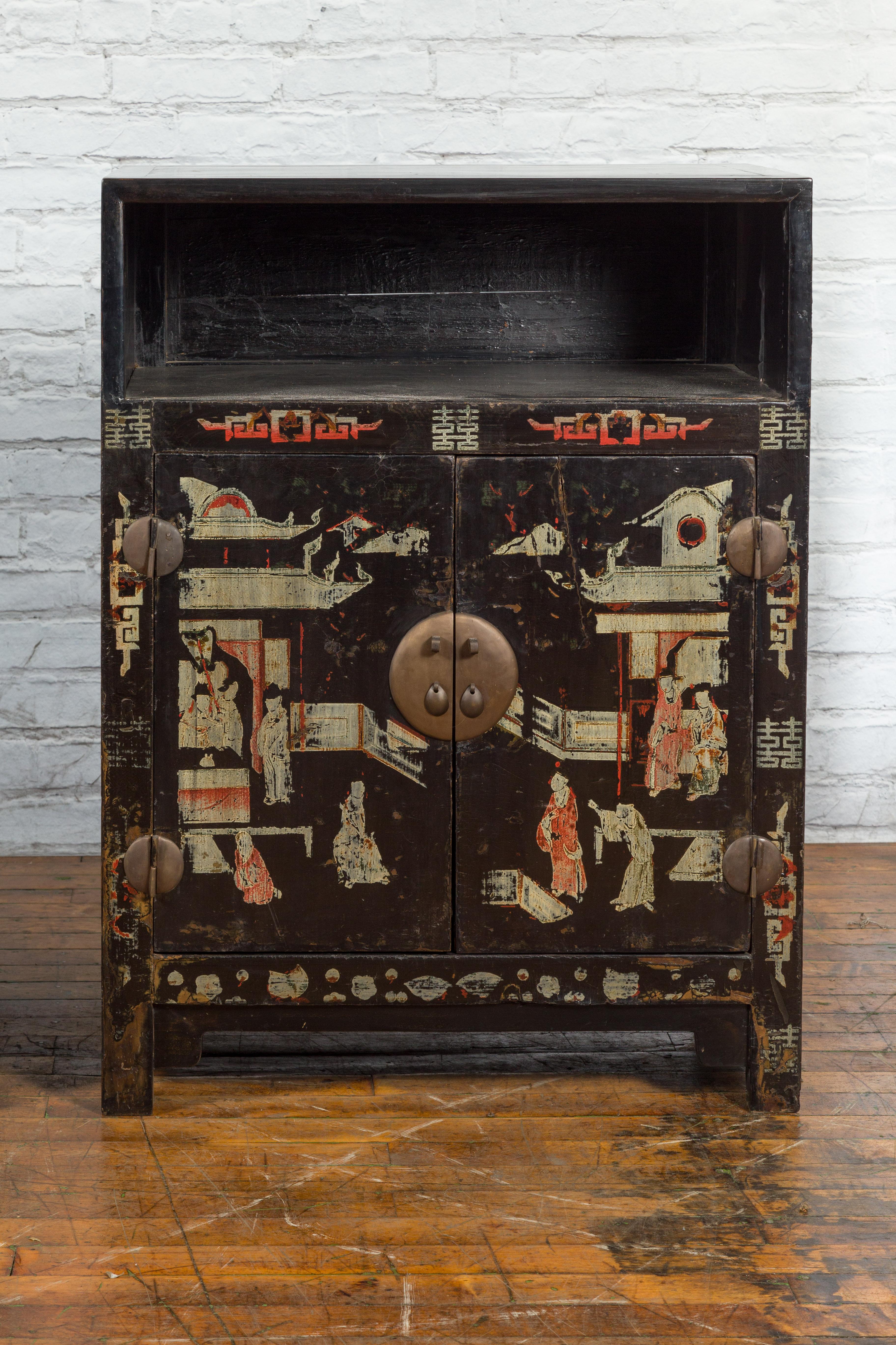 Pair of Chinese Qing Dynasty Black Lacquer Cabinets with Hand Painted Motifs In Good Condition For Sale In Yonkers, NY