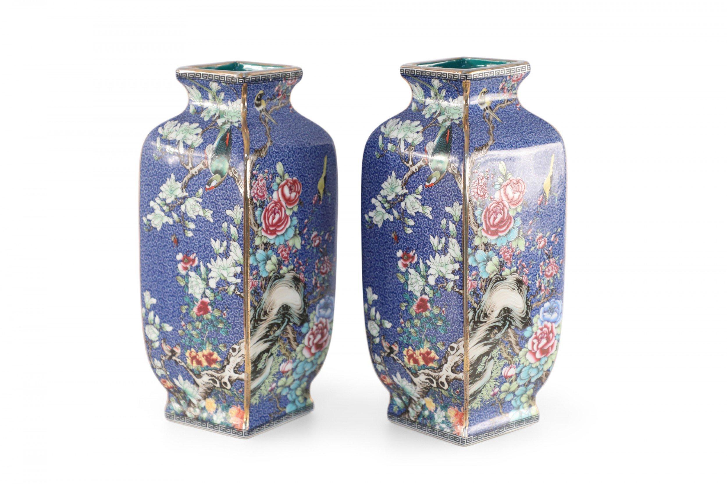 Pair of Chinese Qing Dynasty Blue and Floral Porcelain Sleeve Vases 3