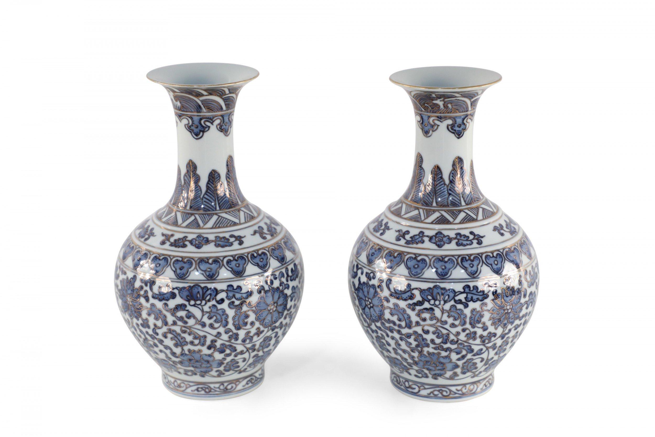 Chinese Export Pair of Chinese Qing Dynasty Blue and White Gold-Lined Porcelain Vases