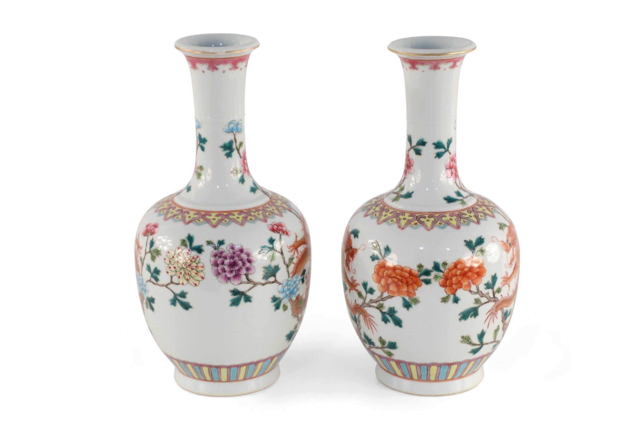 Pair of Chinese Qing Dynasty Orange Dragon and Floral Motif Porcelain Vases In Good Condition In New York, NY