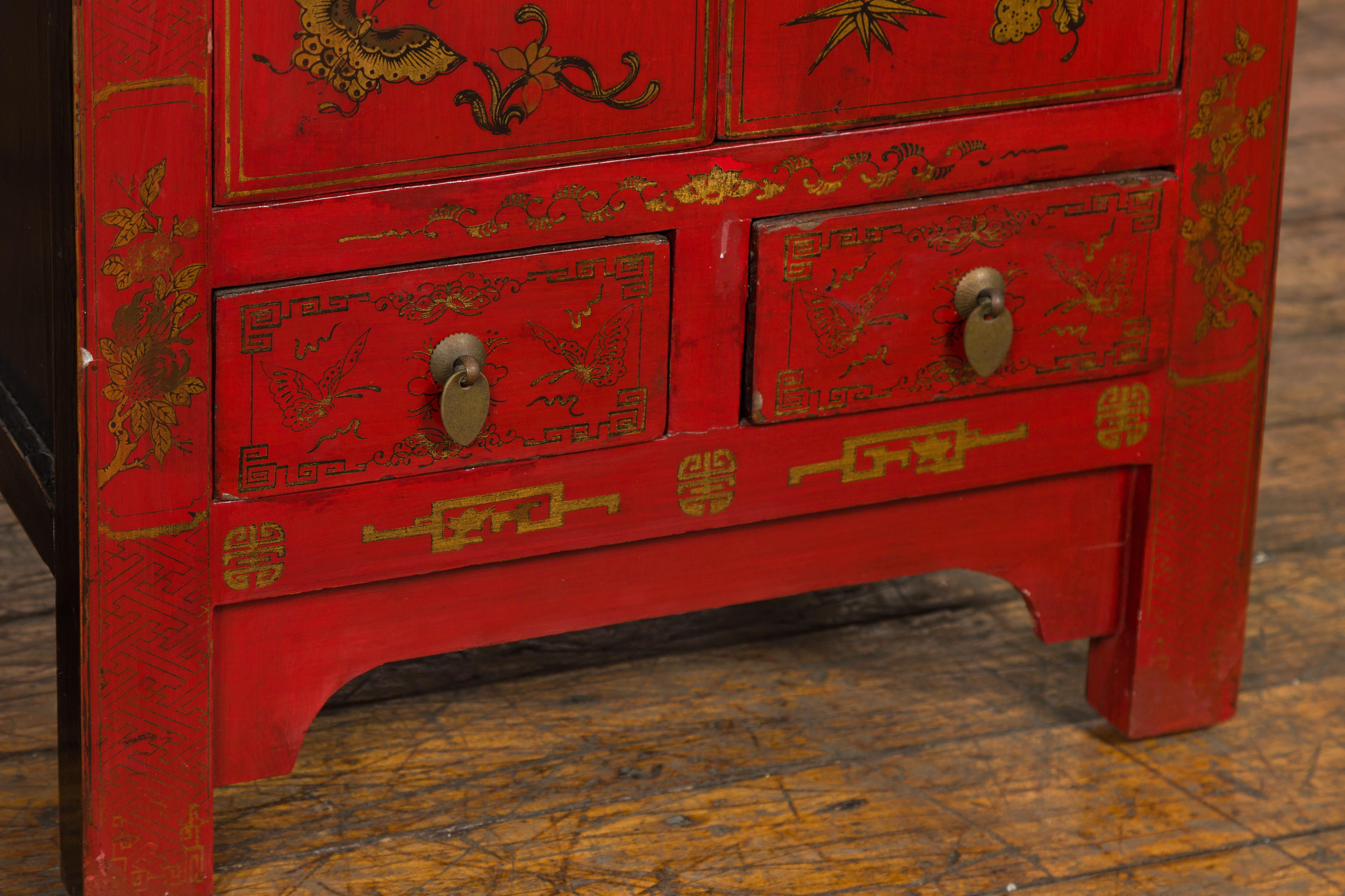 Pair of Chinese Qing Dynasty Red Lacquer Bedside Cabinets with Butterfly Décor For Sale 3