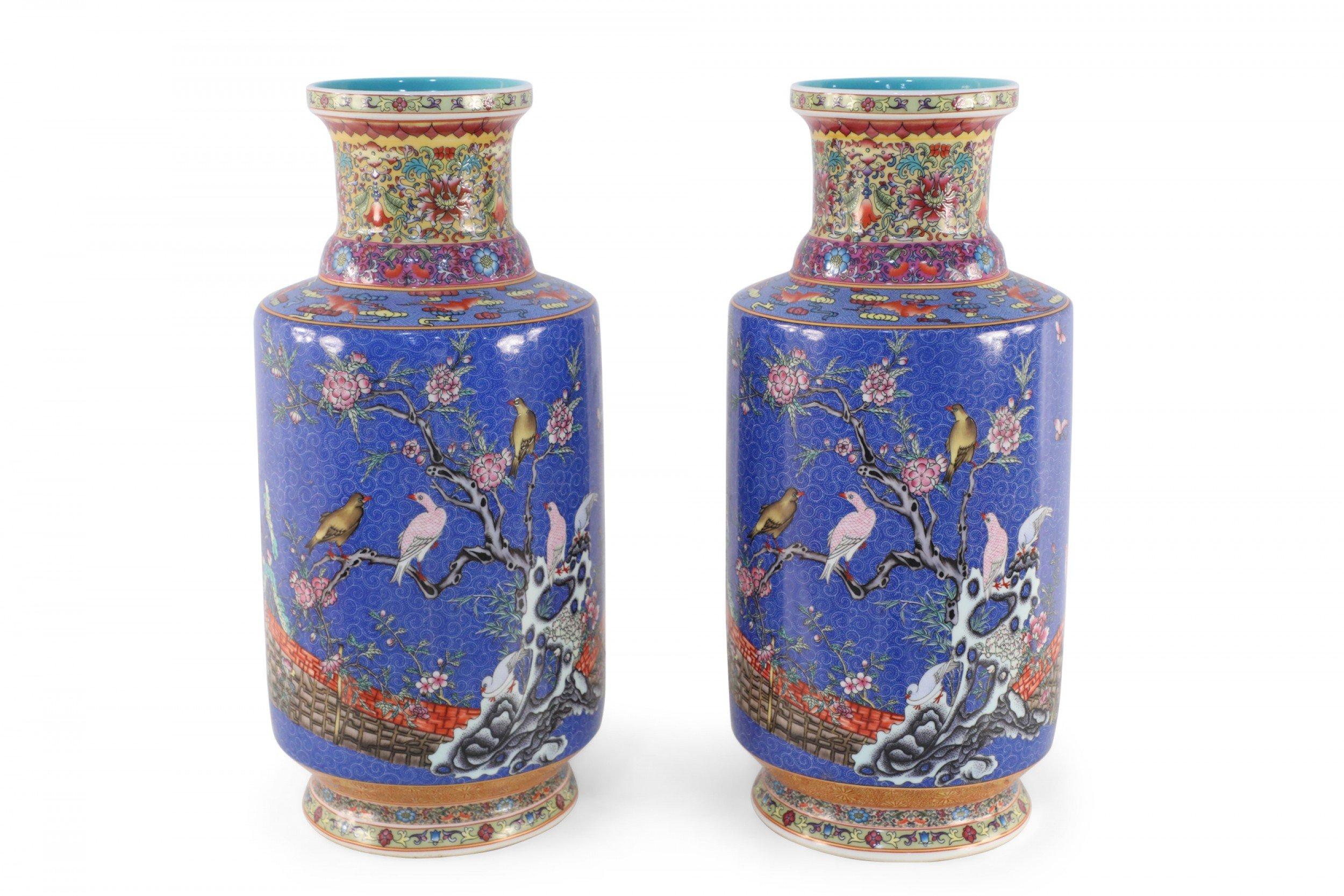 Pareja de Botellas de Mazo de Porcelana Azul Famille Floral Estilo Dinastía Qing China Chino en venta