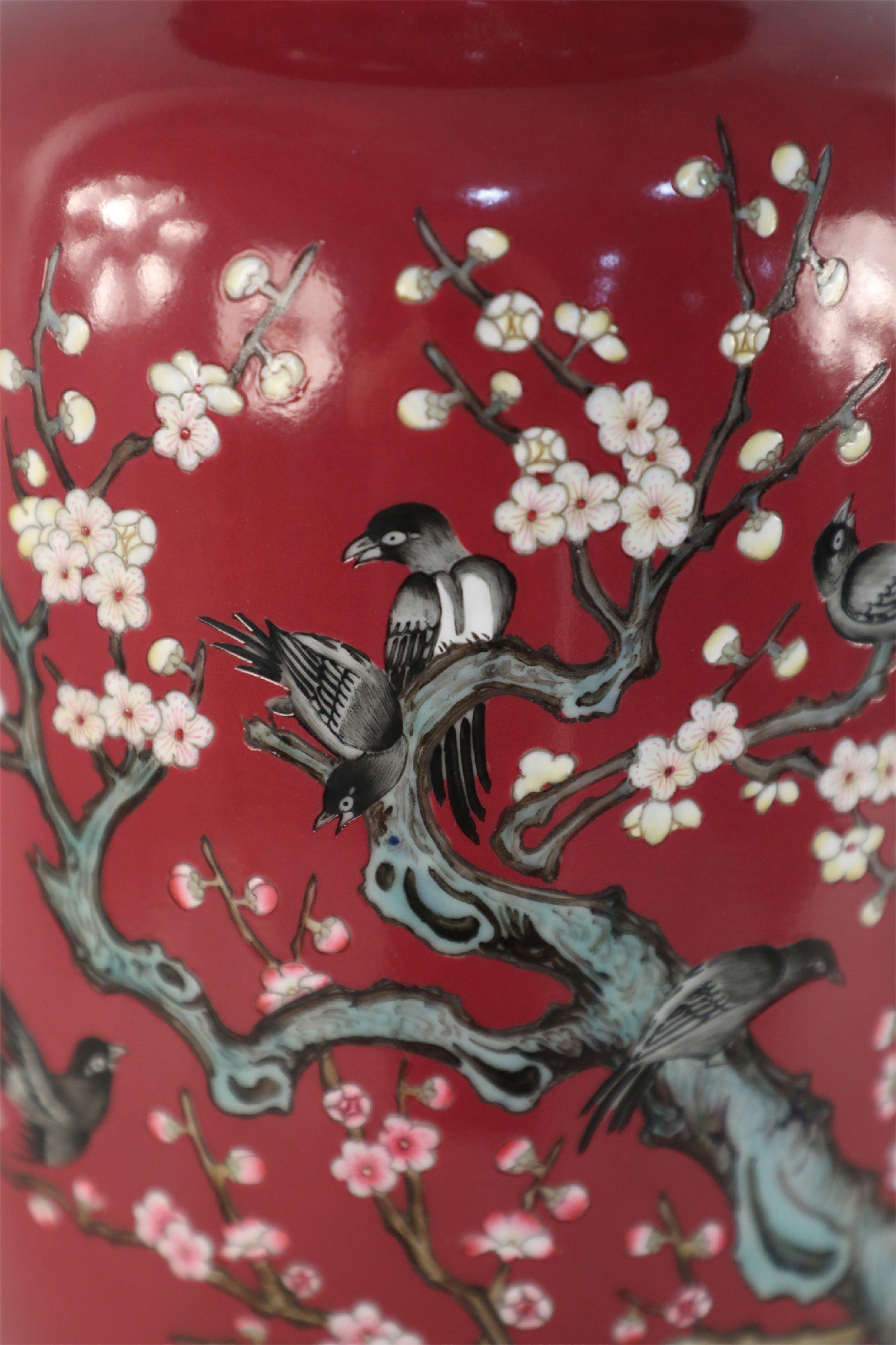 Pair of Chinese Qing Dynasty Style Floral Magpie Motif Porcelain Sleeve Vases In Good Condition For Sale In Queens, NY