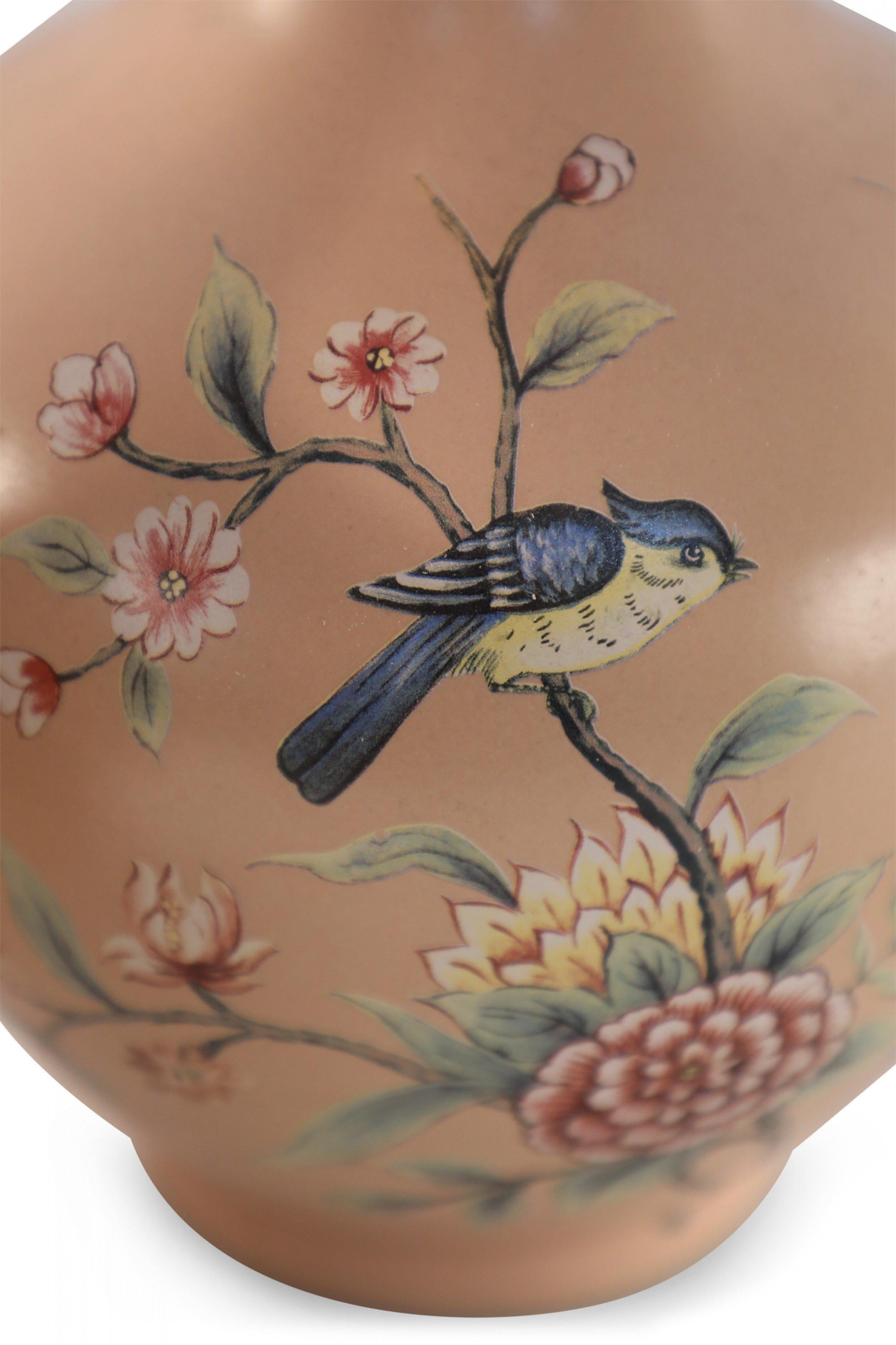 Pareja de jarrones de porcelana china estilo dinastía Qing con flores y melocotón Chino en venta