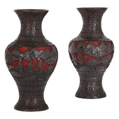 Paar schwarz-schwarze und himbeerrote, lackierte Vasen aus der chinesischen Qing-Periode