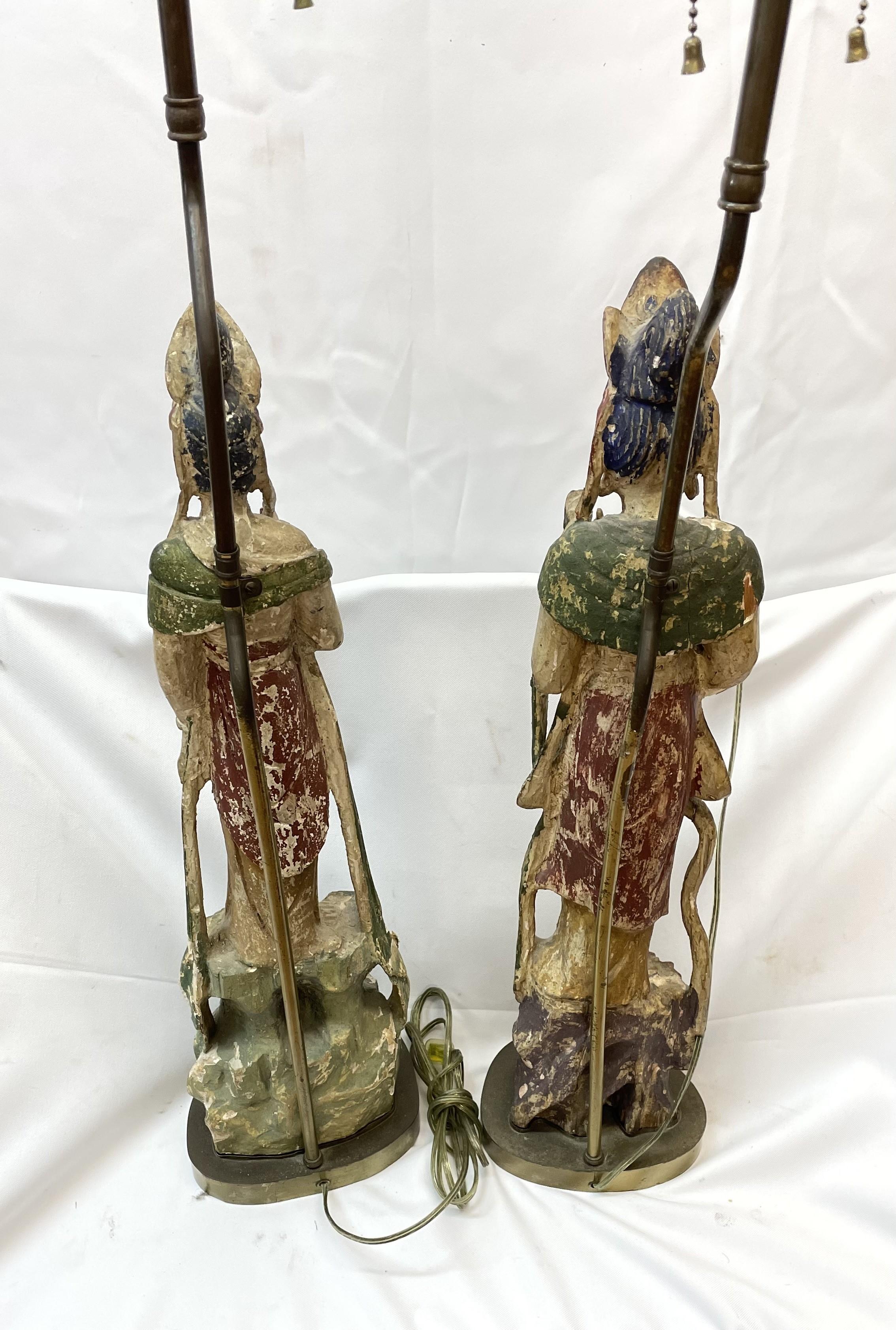 Pair of Chinese Quan Yin covered and polychromed wood table lamp 19th century   For Sale 4