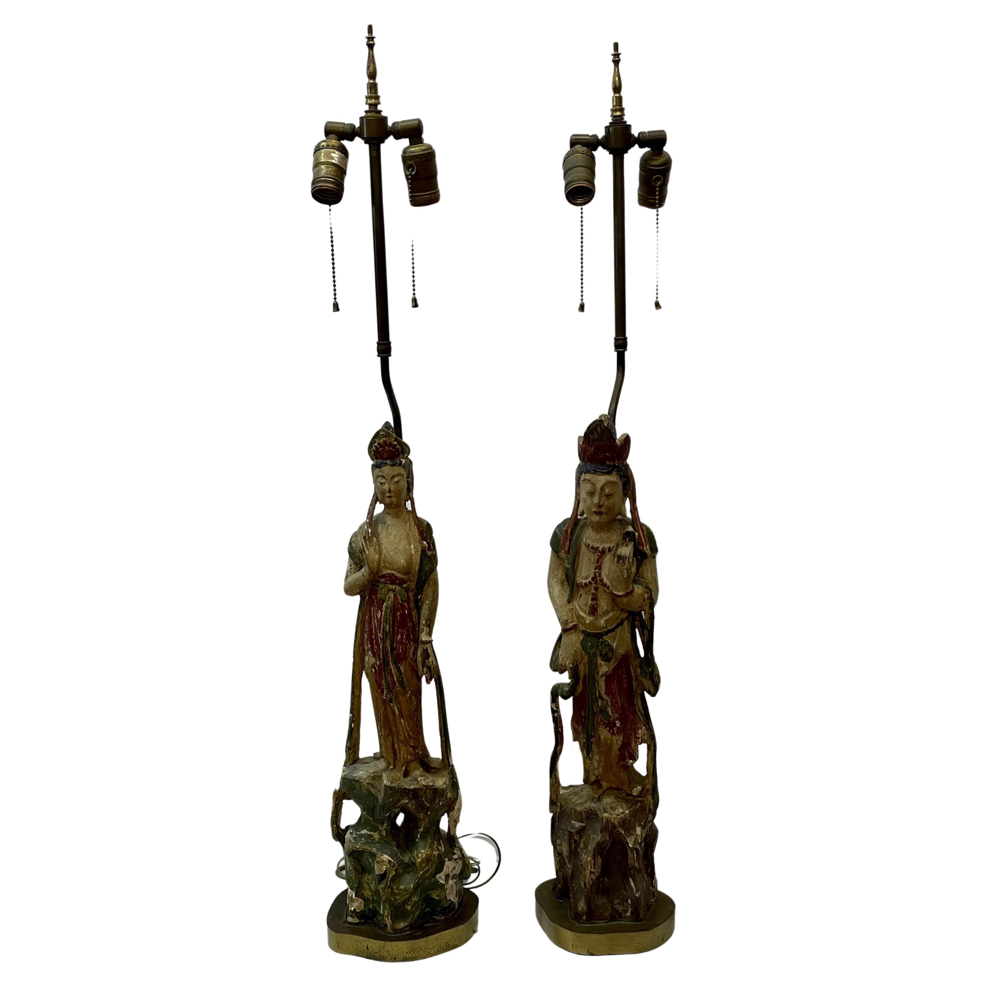 Paire de lampes de table chinoises Quan Yin recouvertes de bois polychromé 19ème siècle   en vente