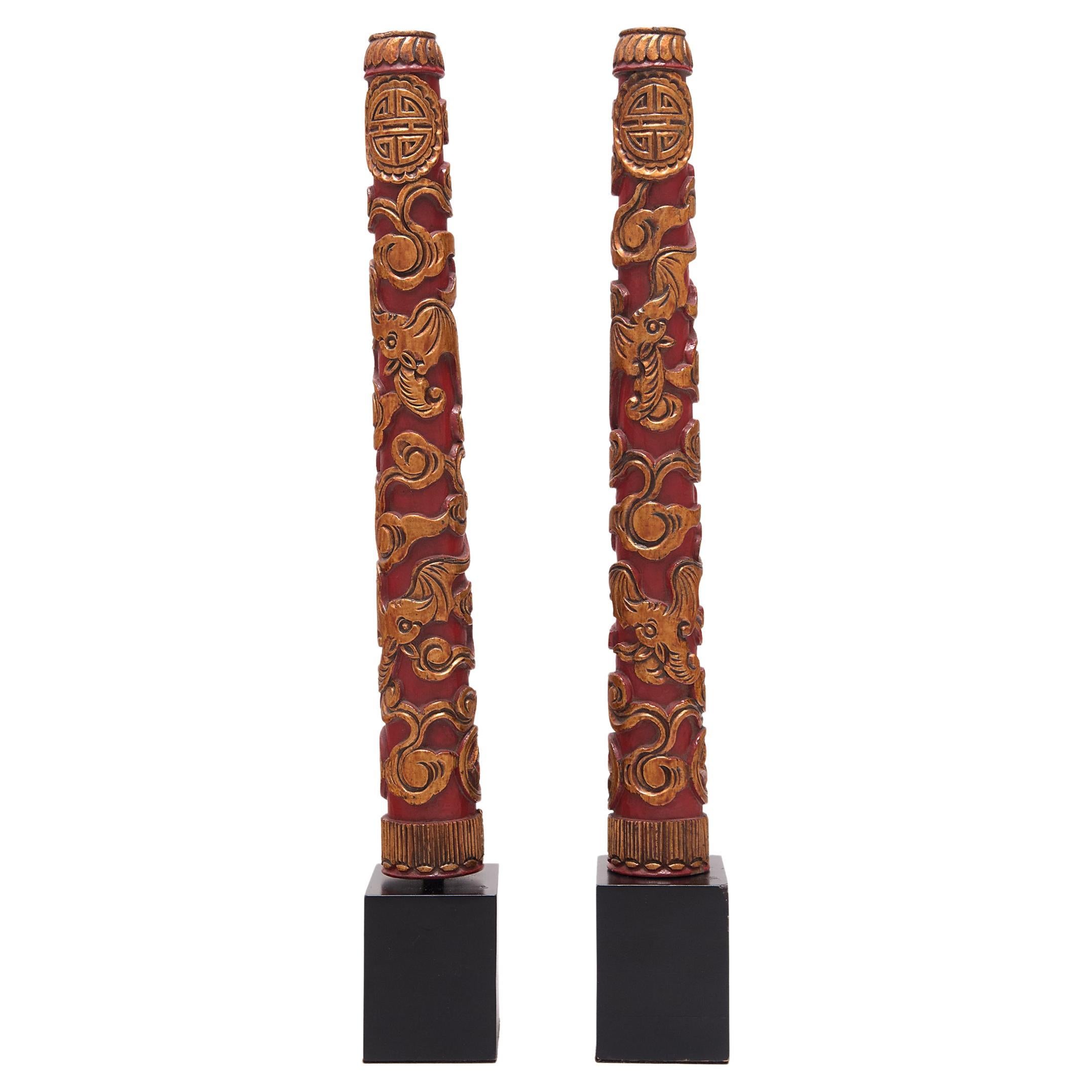 Paire de supports d'encens chinois rouges et dorés, vers 1900 en vente
