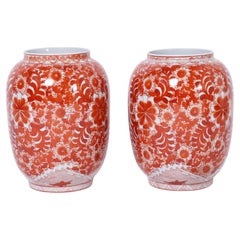 Paire de pots ou vases chinois en porcelaine rouge et blanche