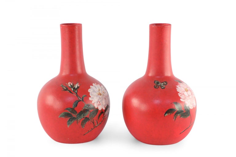 Pair of Chinese Red Flower Design Hand-Painted Porcelain Vases For Sale 1