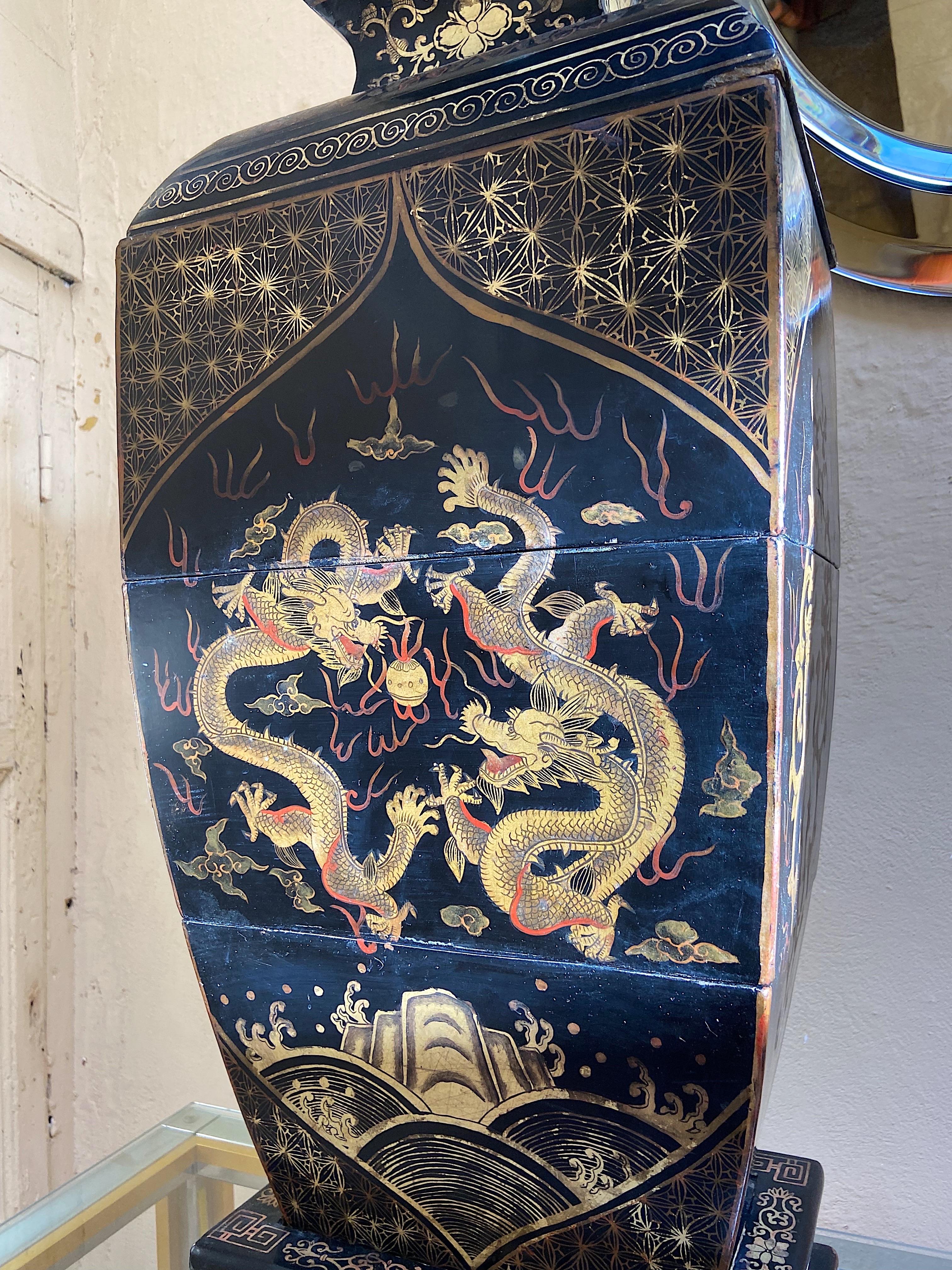 Early 20th Century Pair of Chinese Republic Era Stacking Lacquered Box Set with Dragons, 1920s For Sale