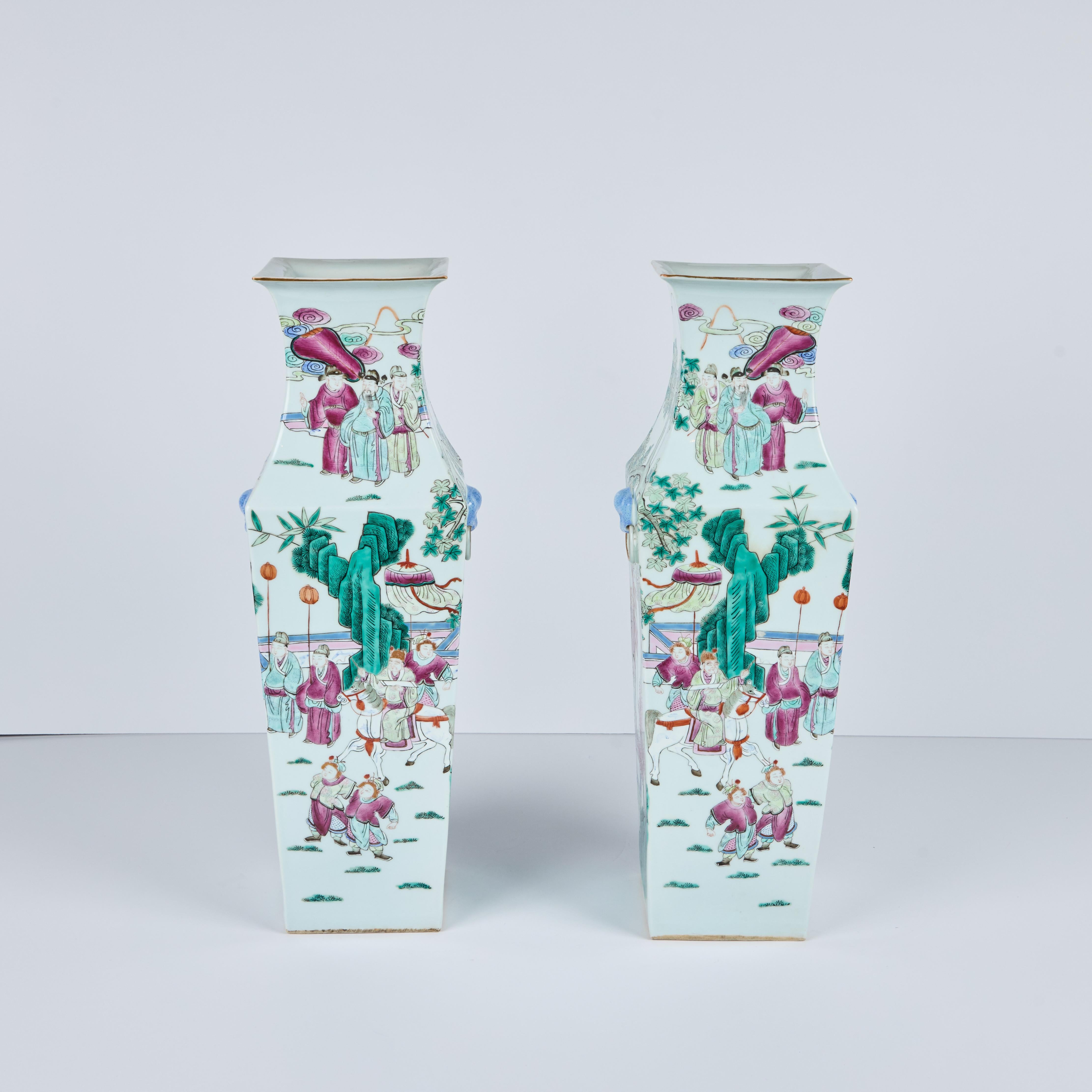 Paire de vases carrés en porcelaine de la période de la République chinoise Bon état - En vente à Los Angeles, CA