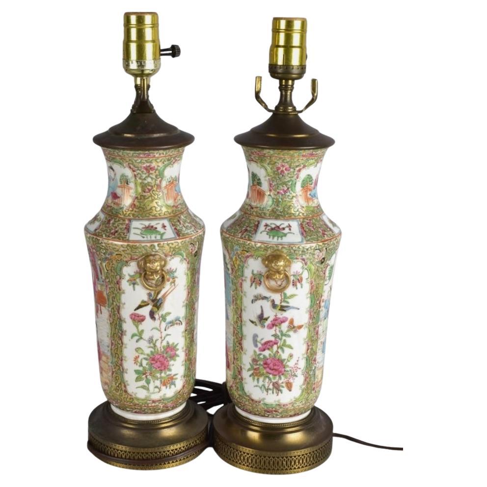 Pareja de lámparas chinas con medallón de rosa en Bueno estado para la venta en Bradenton, FL