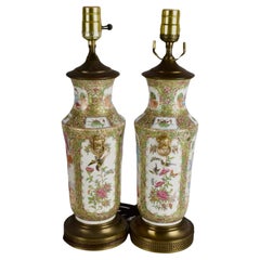 Paar chinesische Rosenmedaillon-Lampen mit Medaillon