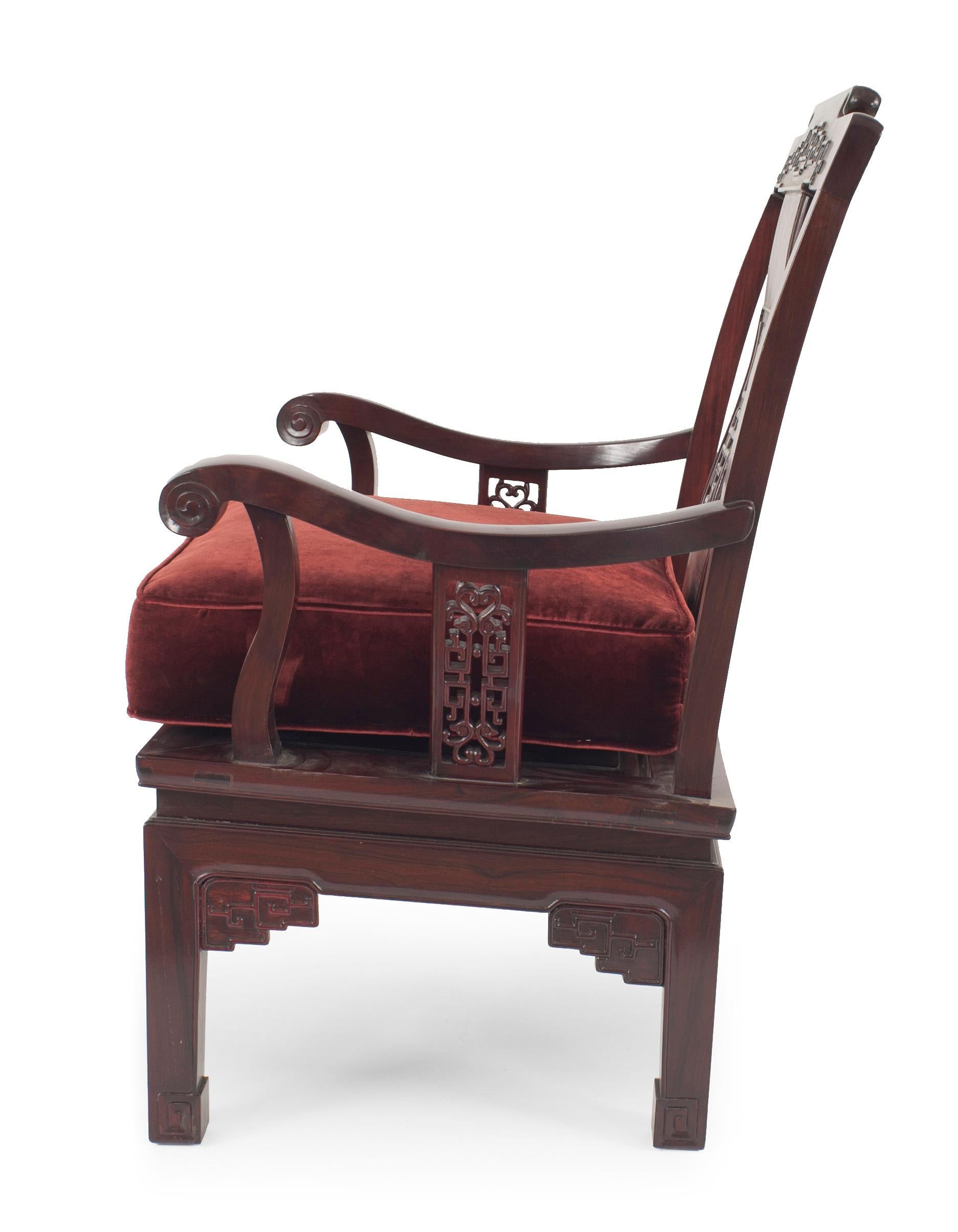Paar chinesische gepolsterte Sessel aus Rosenholz (Geschnitzt) im Angebot