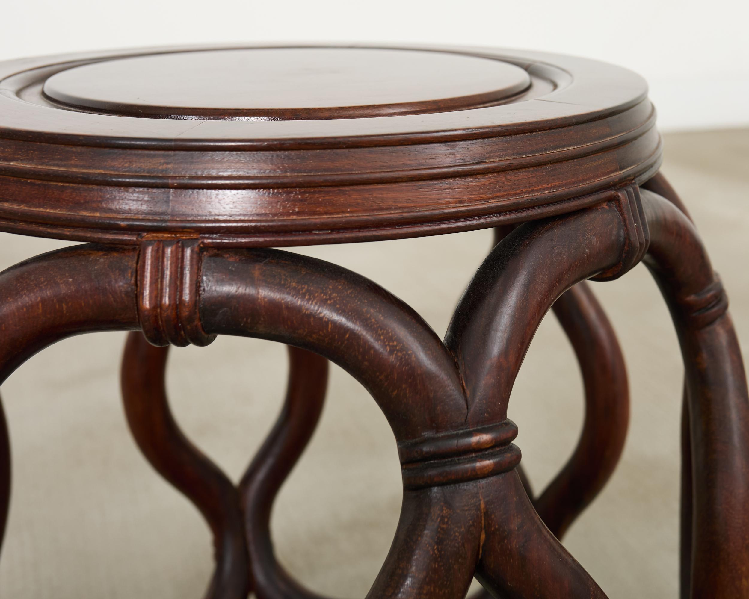 Paire de tabourets ou tables à boire en palissandre de Chine en vente 6