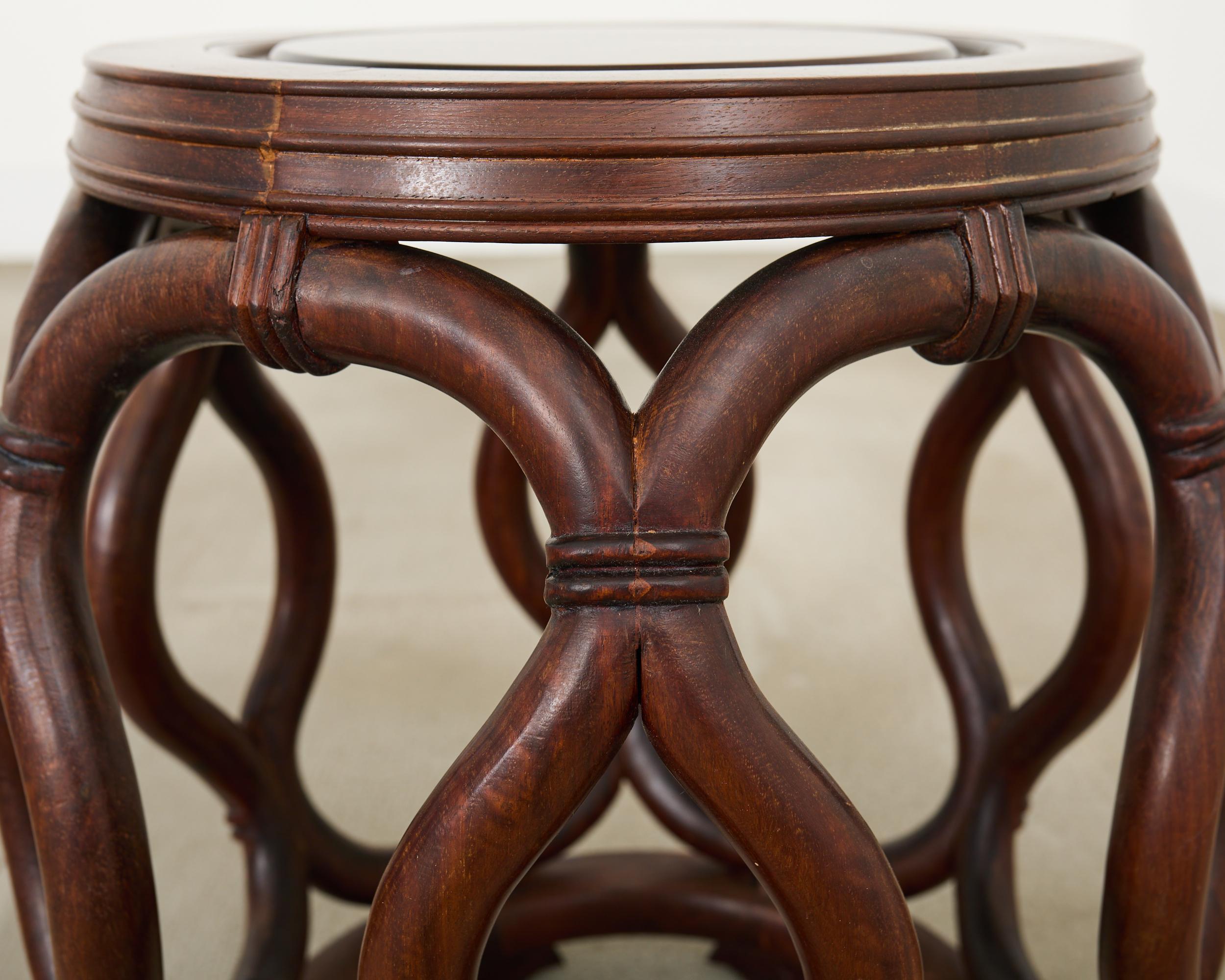 Paire de tabourets ou tables à boire en palissandre de Chine en vente 8