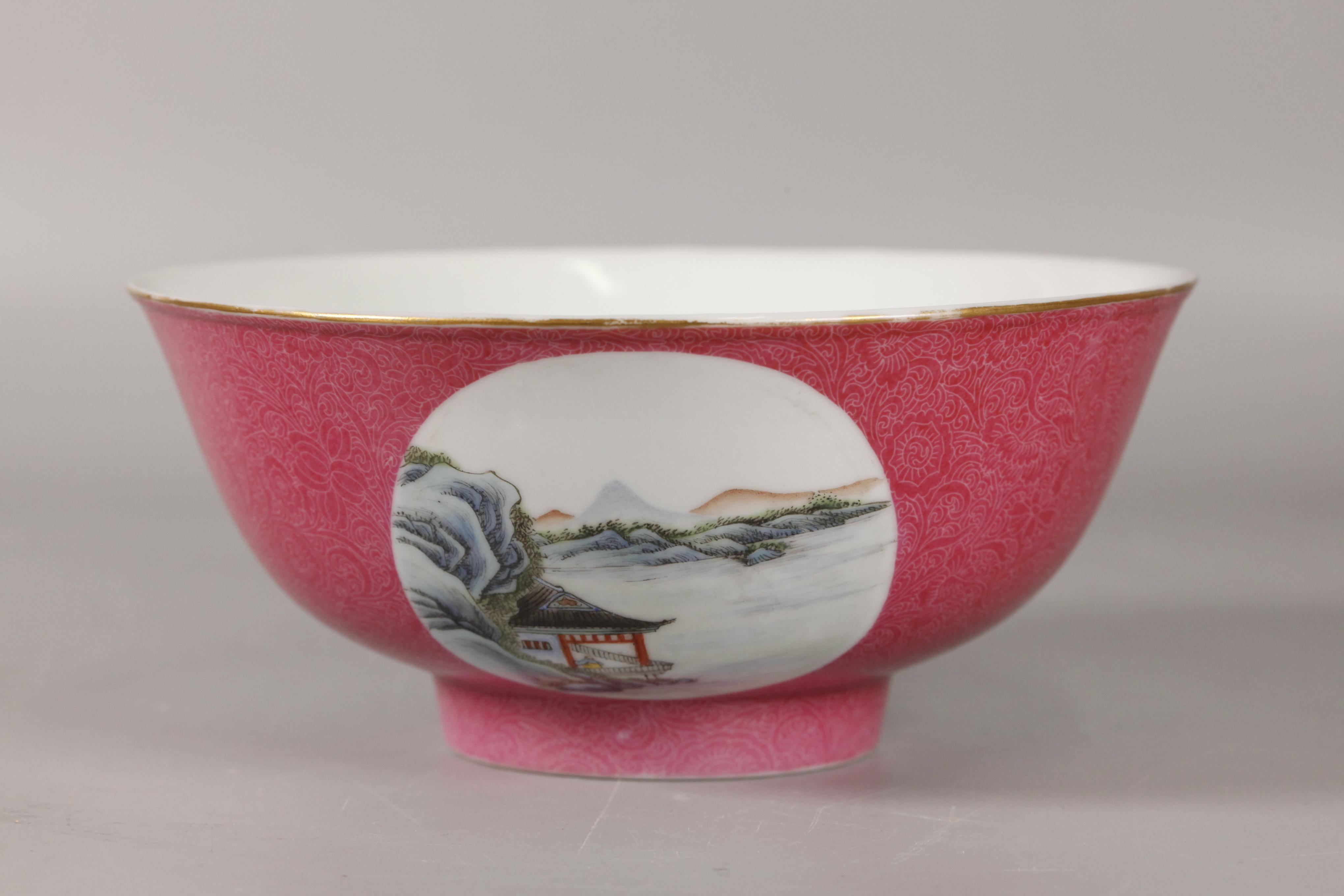 Paire de bols chinois en porcelaine rouge rubis, période républicaine Bon état - En vente à New York, NY
