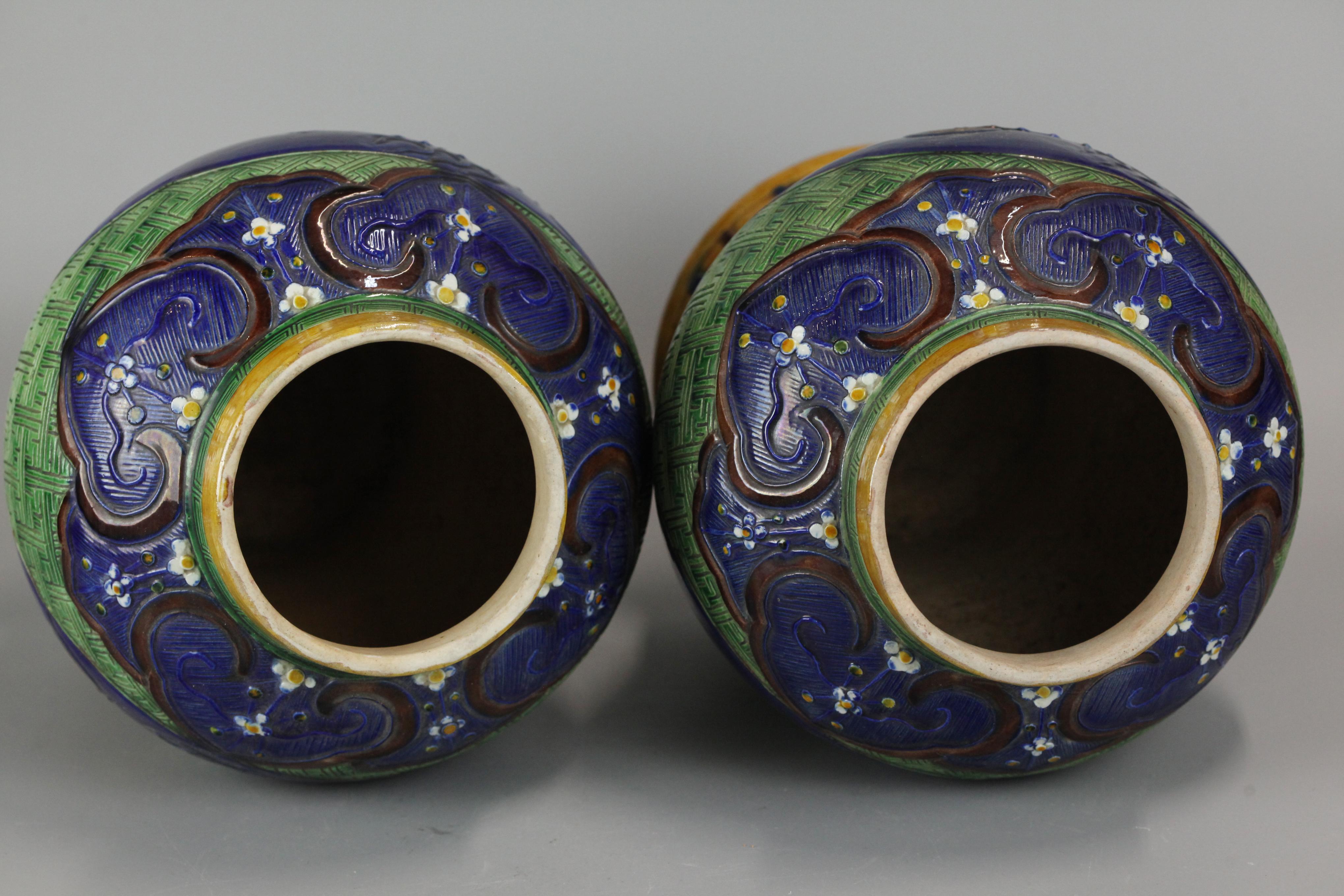 Pareja de tarros con tapa de porcelana china sancai, s. XIX en Bueno estado para la venta en New York, NY