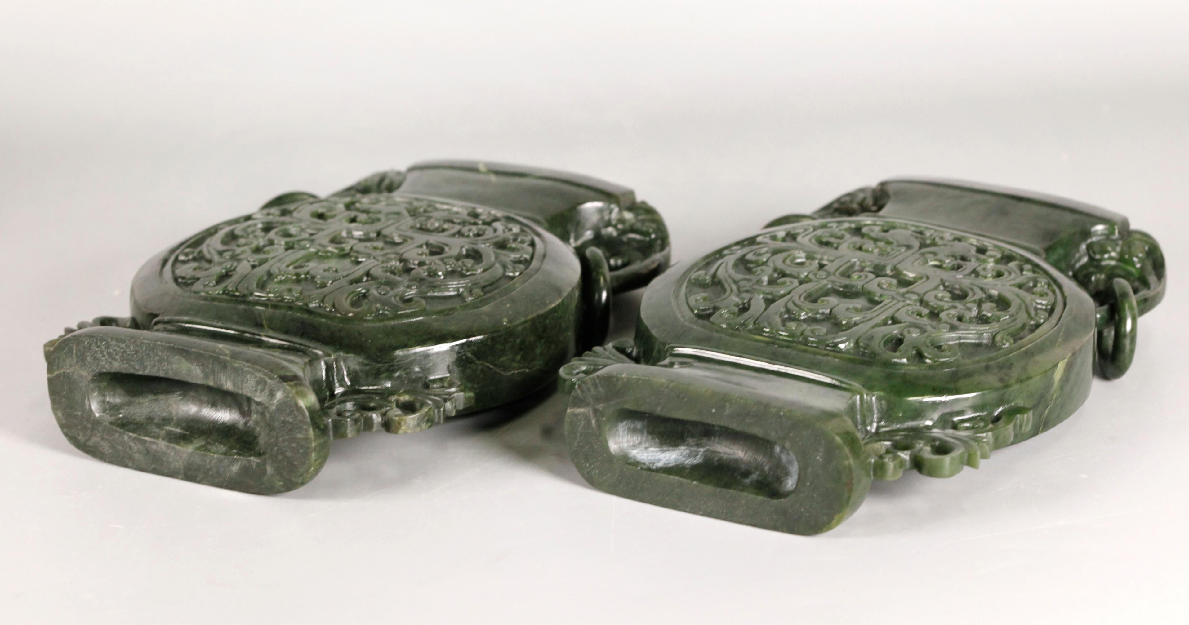 Paire de vases chinois en jade couleur spinach Bon état - En vente à New York, NY