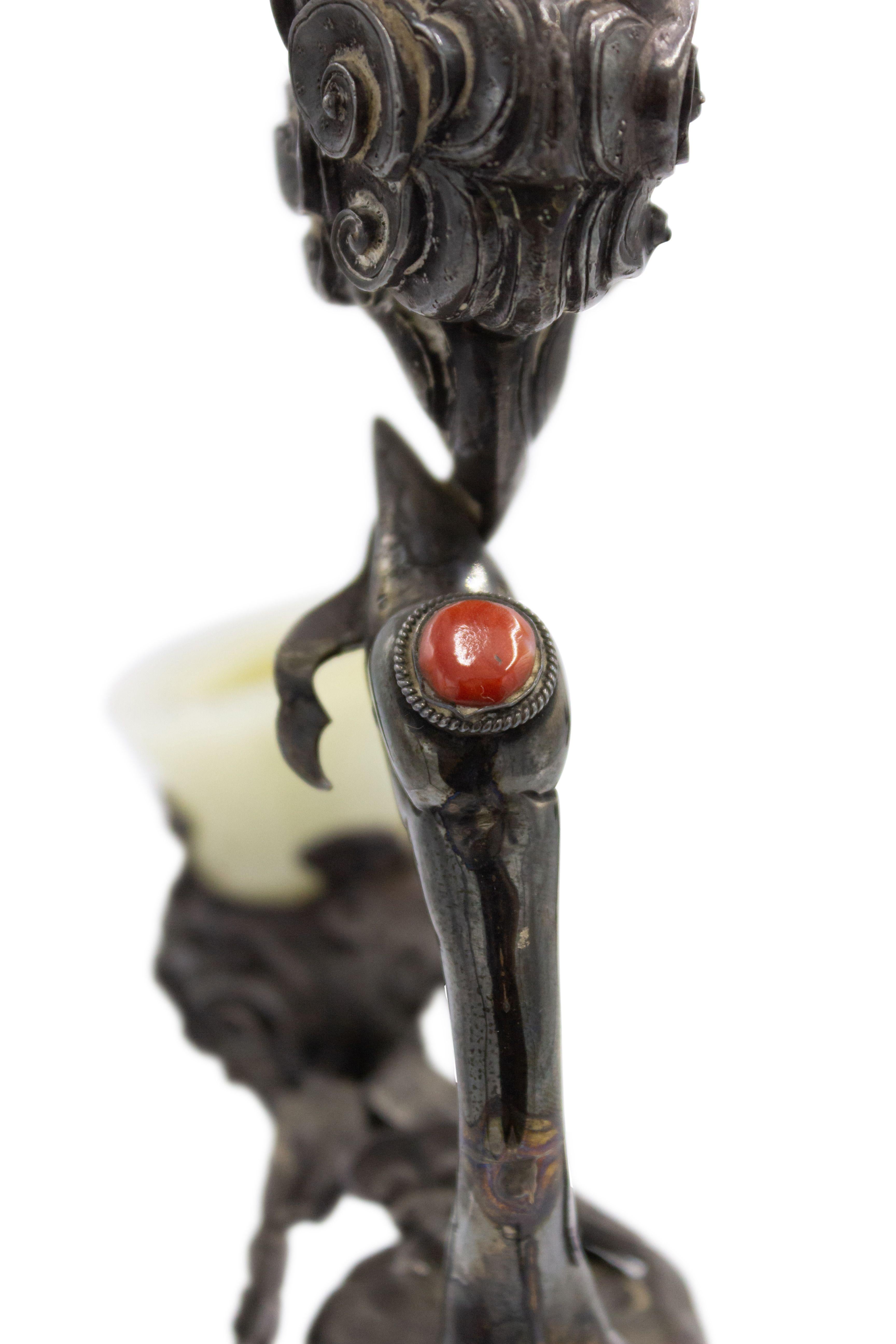 Coppia di candelabri d'argento in stile cinese con airone e tartaruga in vendita 1