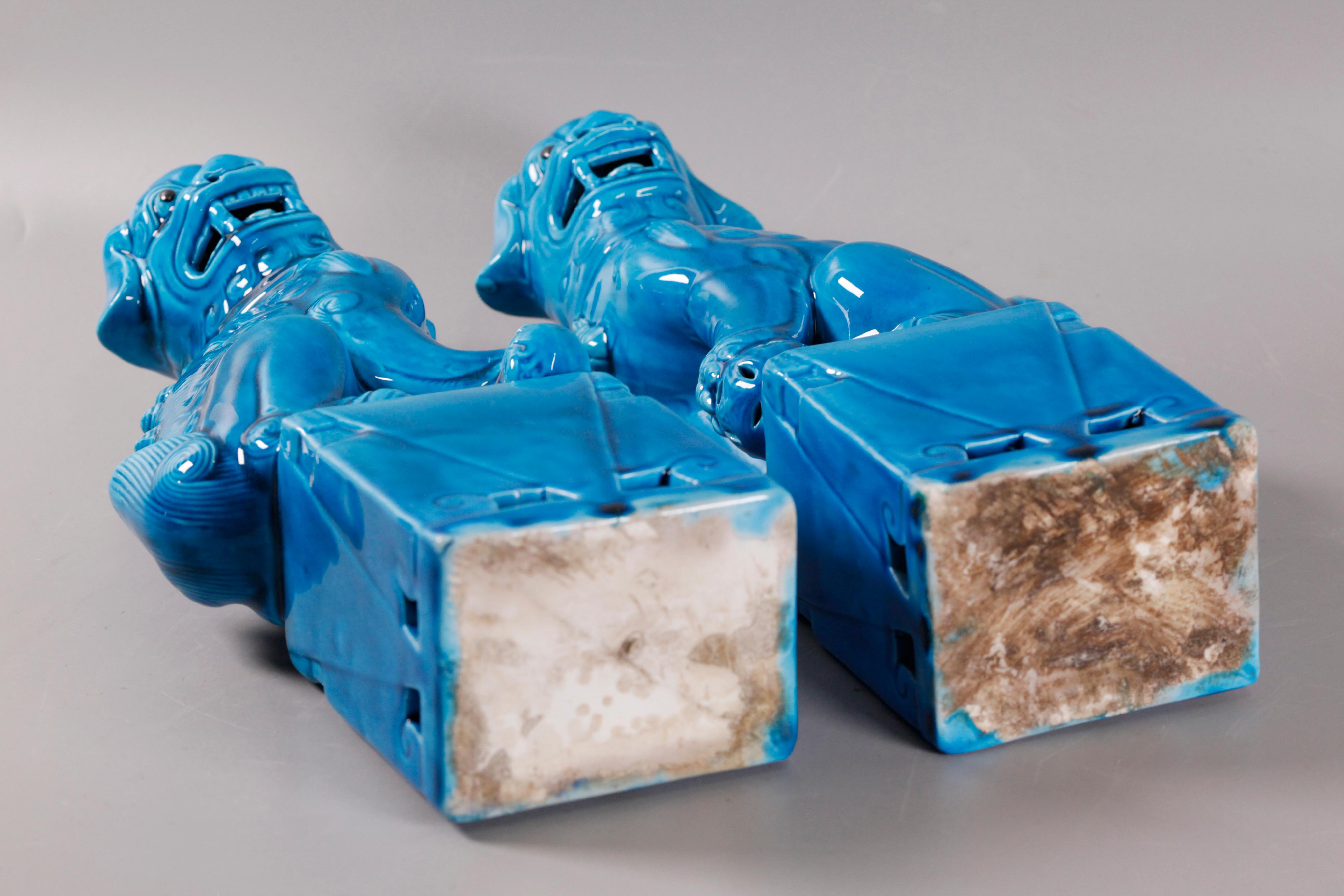 pair of Chinese turquoise glazed porcelain foo lions/dogs In Good Condition For Sale In New York, NY